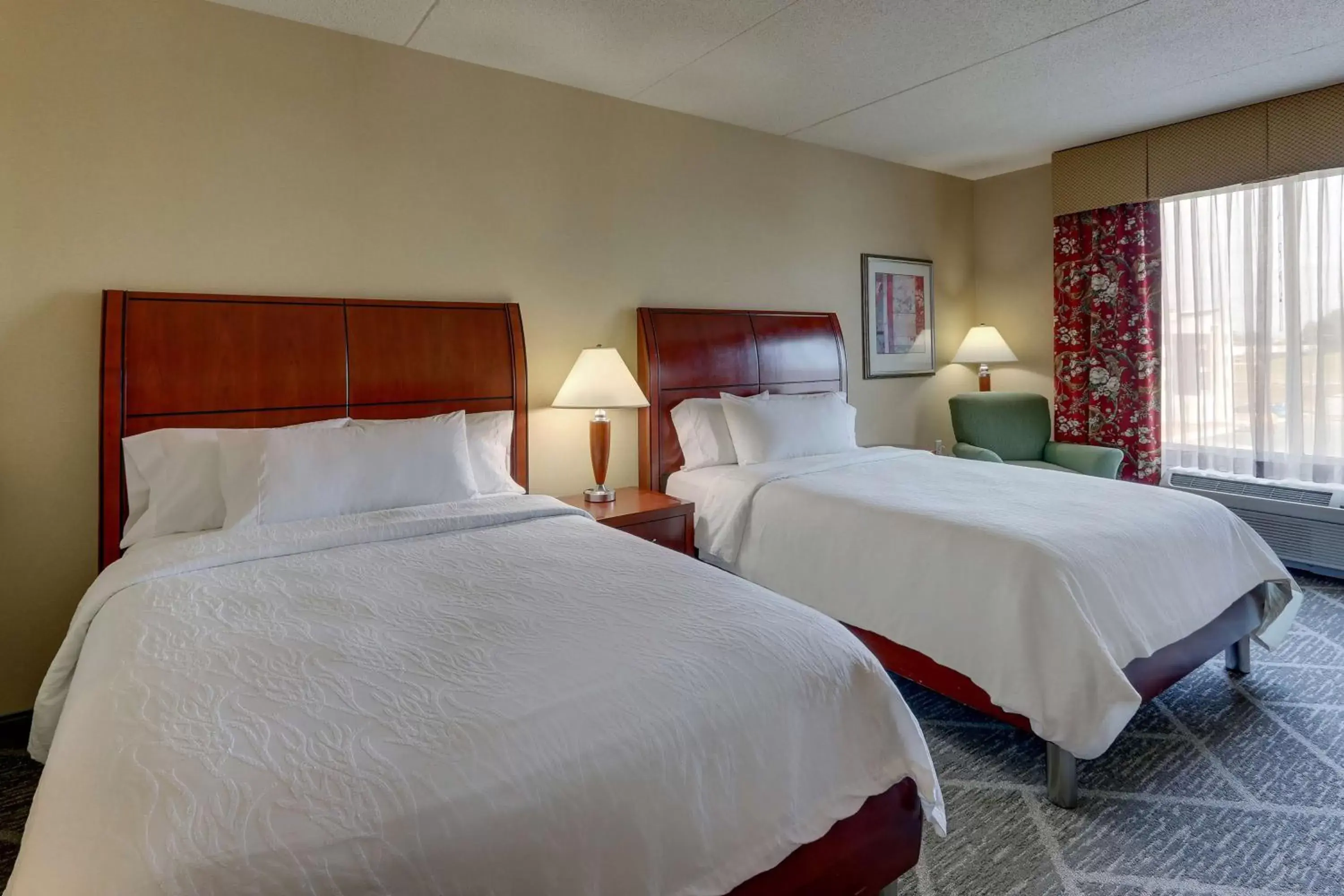 Bed in Hilton Garden Inn Indianapolis Airport