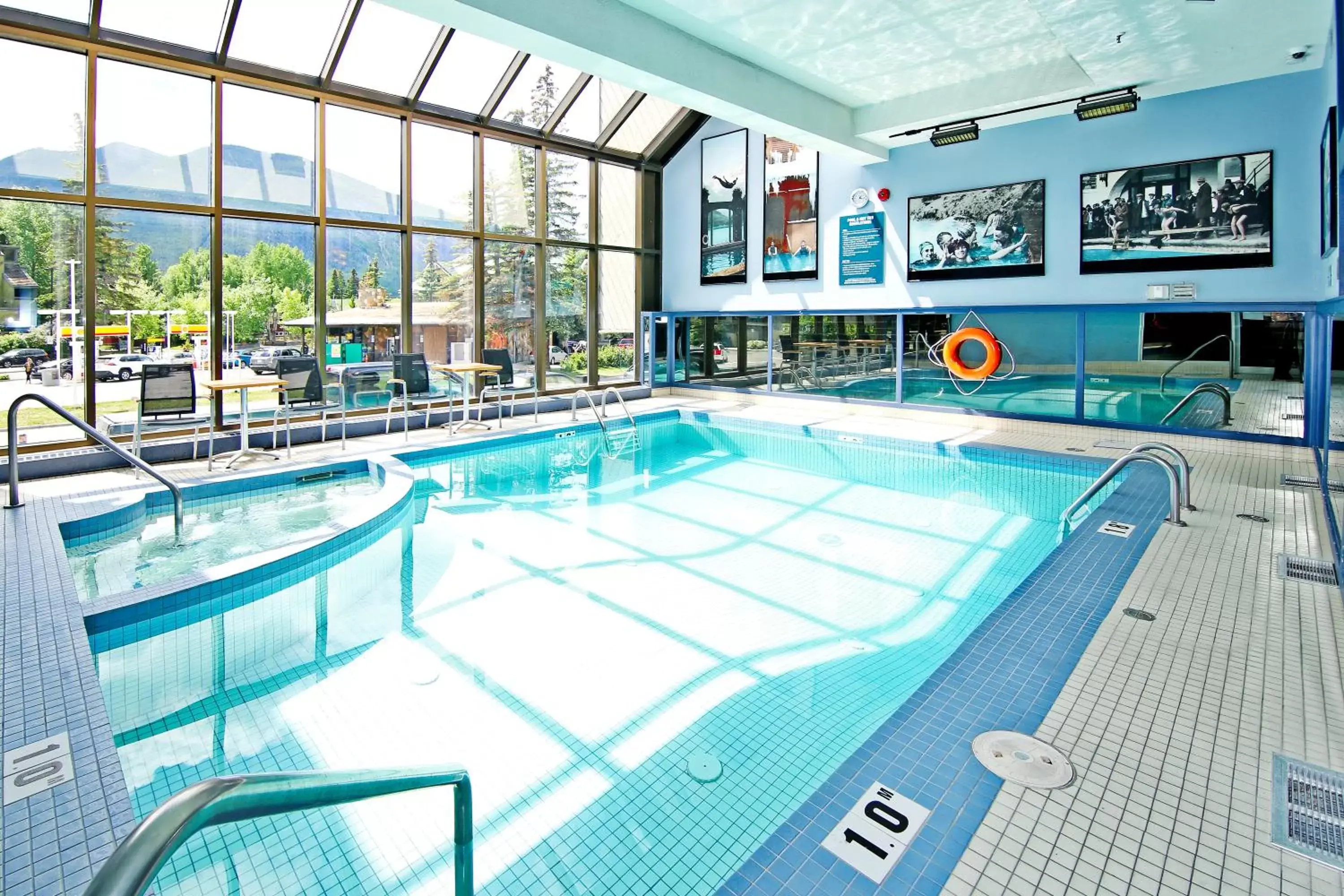 Swimming pool in Best Western Plus Banff International Lodge Swimming pool in Best Western Plus Banff International Lodge