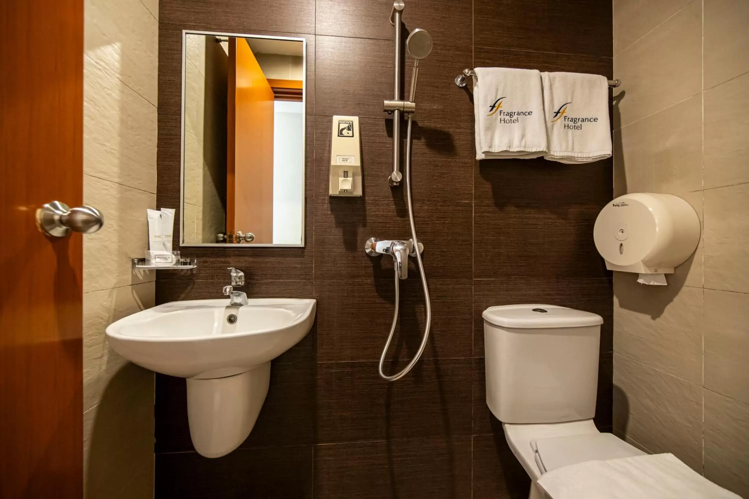 Shower, Bathroom in Fragrance Hotel - Oasis