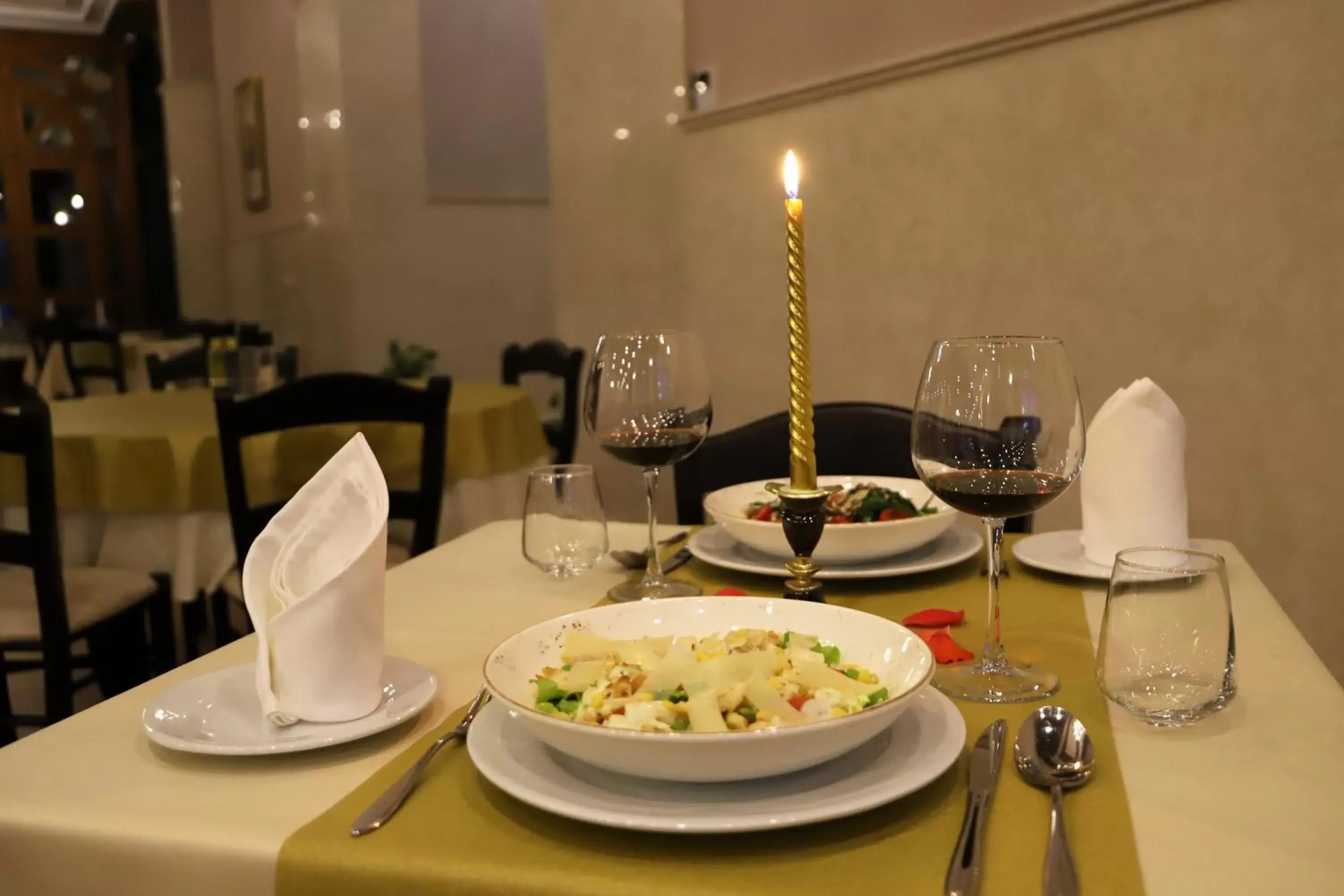 Restaurant/Places to Eat in Hotel Colombo