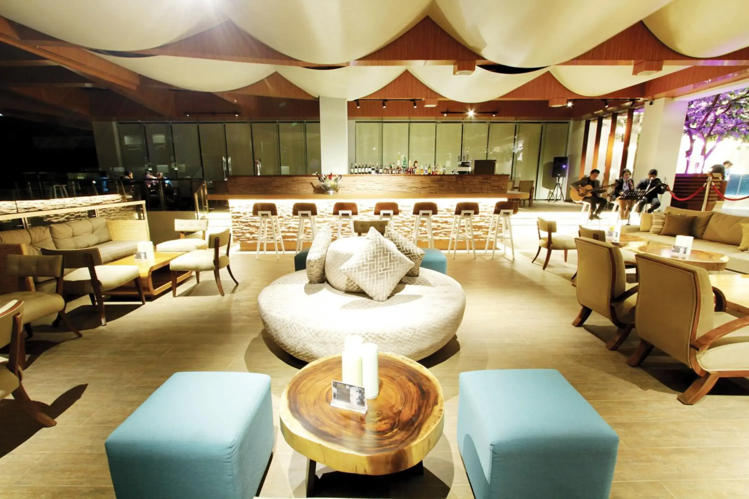 Lounge or bar, Restaurant/Places to Eat in R Hotel Rancamaya