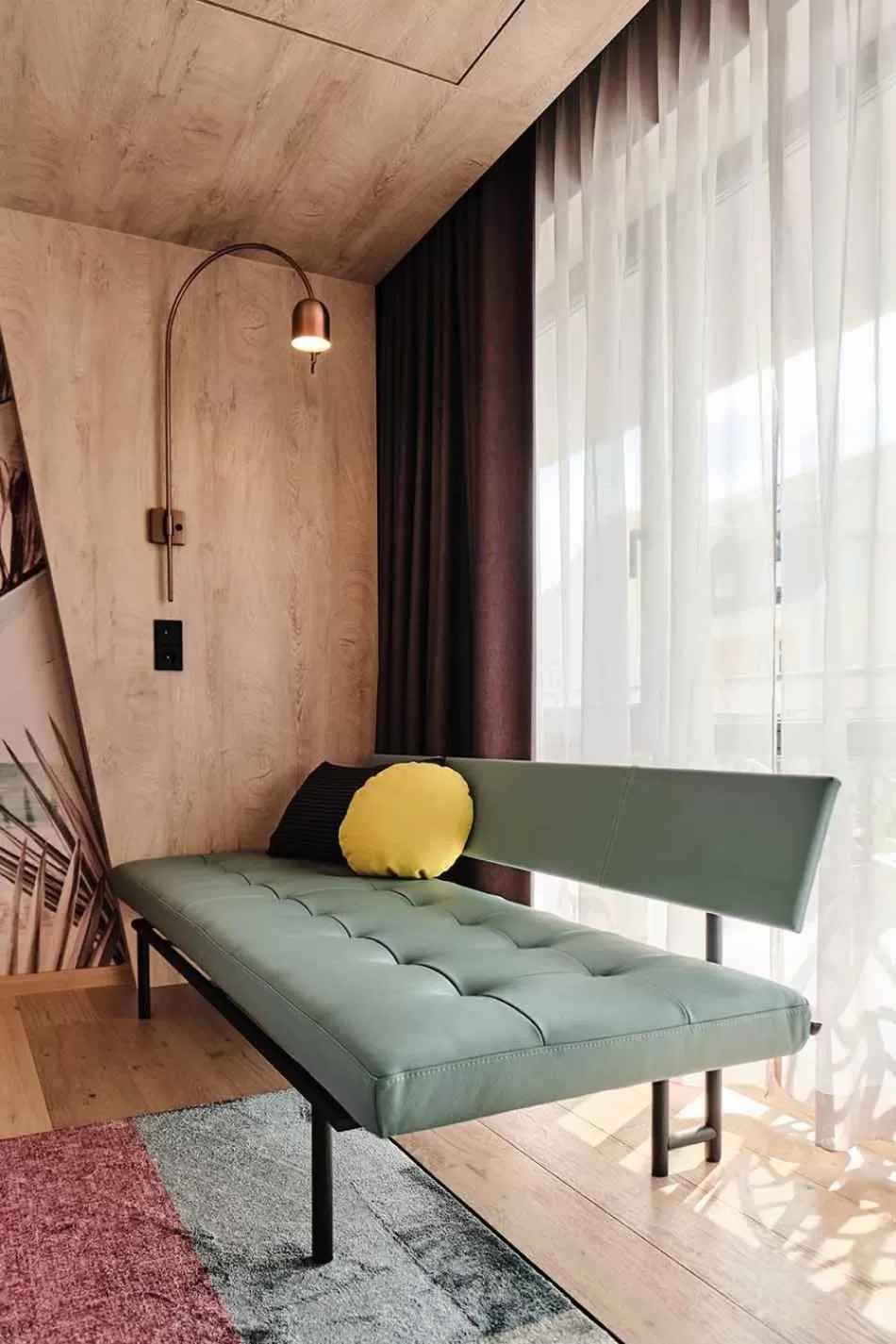 Photo of the whole room in The Flamingo