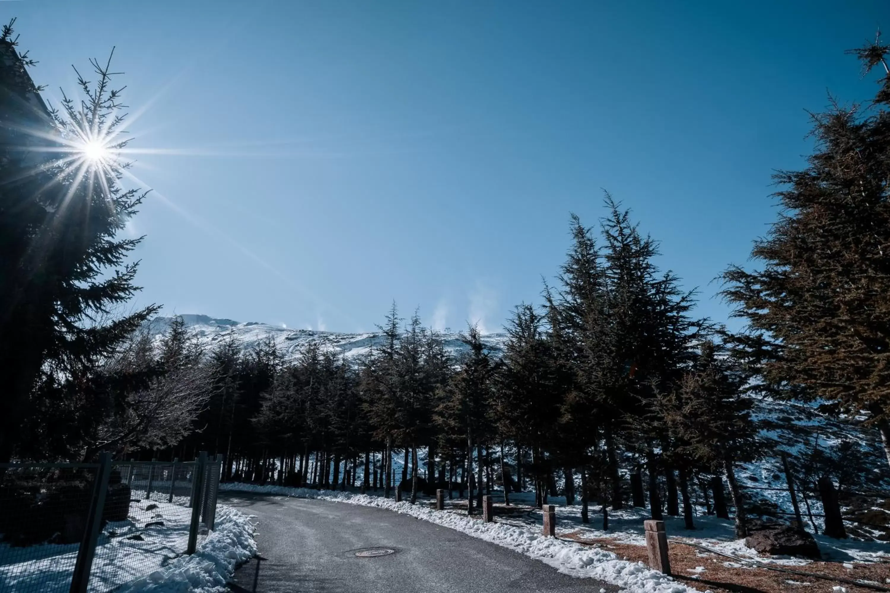 Mountain view, Winter in Hotel Ziryab