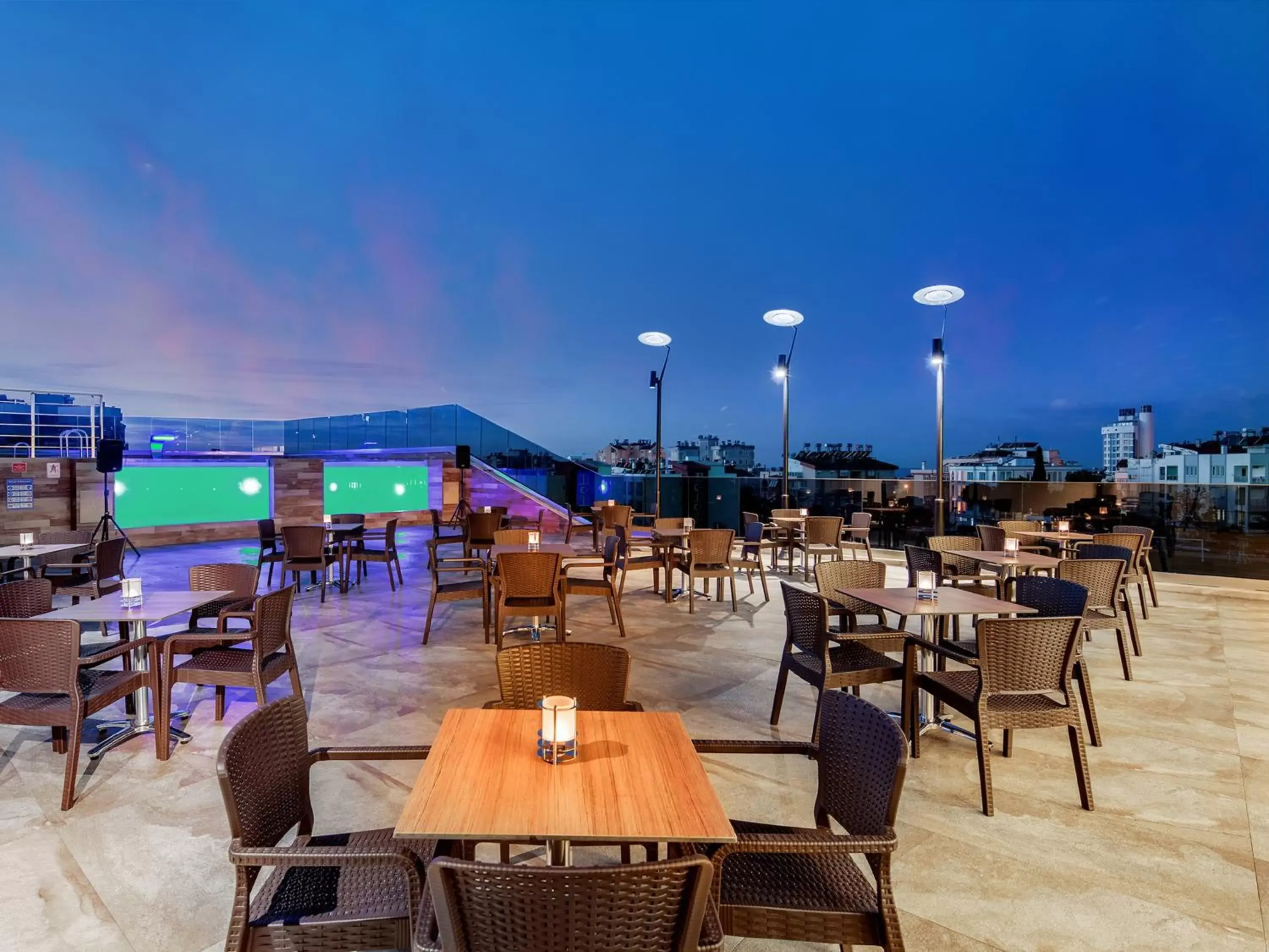 Swimming pool, Restaurant/Places to Eat in Holiday Inn Antalya - Lara, an IHG Hotel
