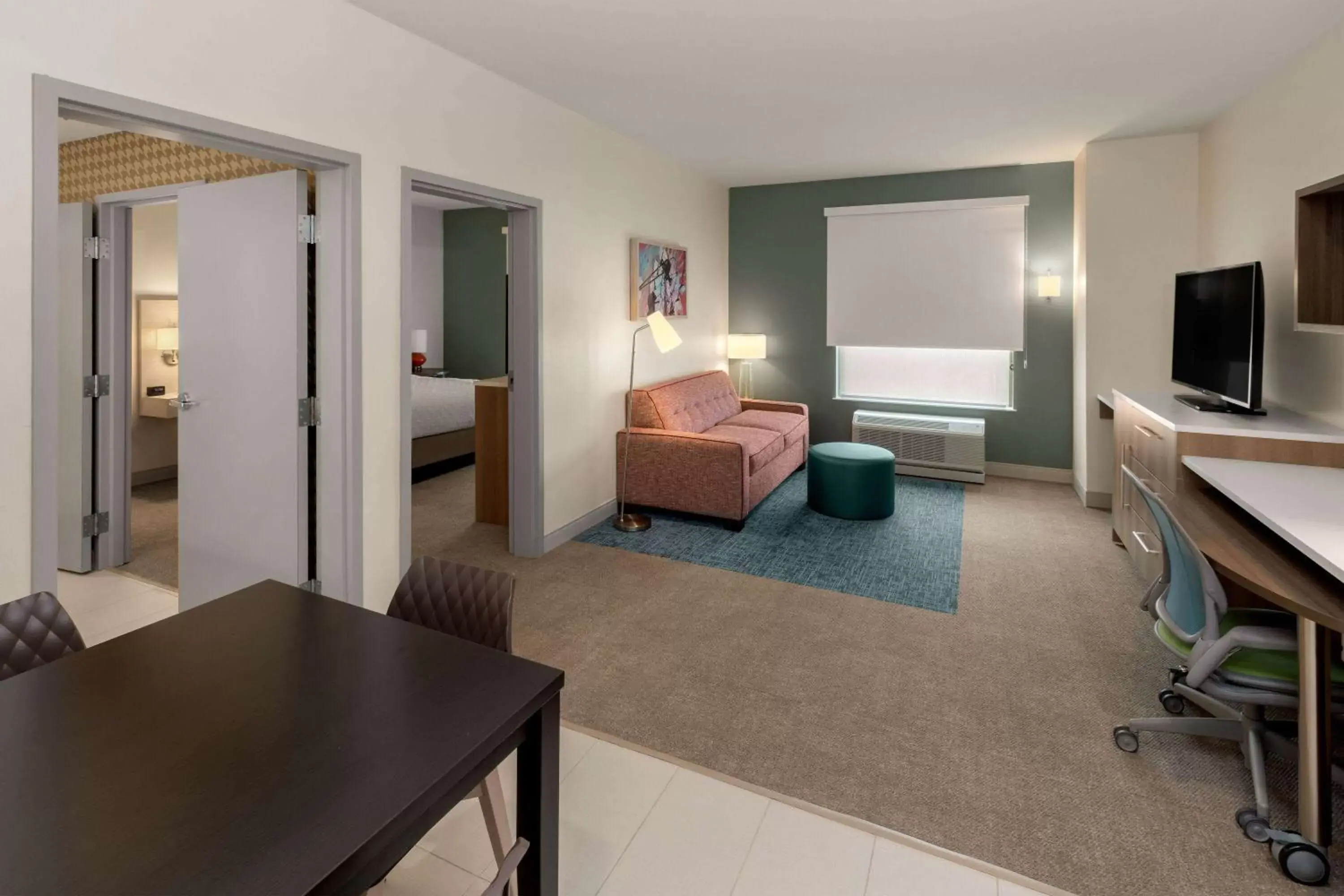 Bed, TV/Entertainment Center in Hawthorn Inn & Suites by Wyndham Kingwood Houston