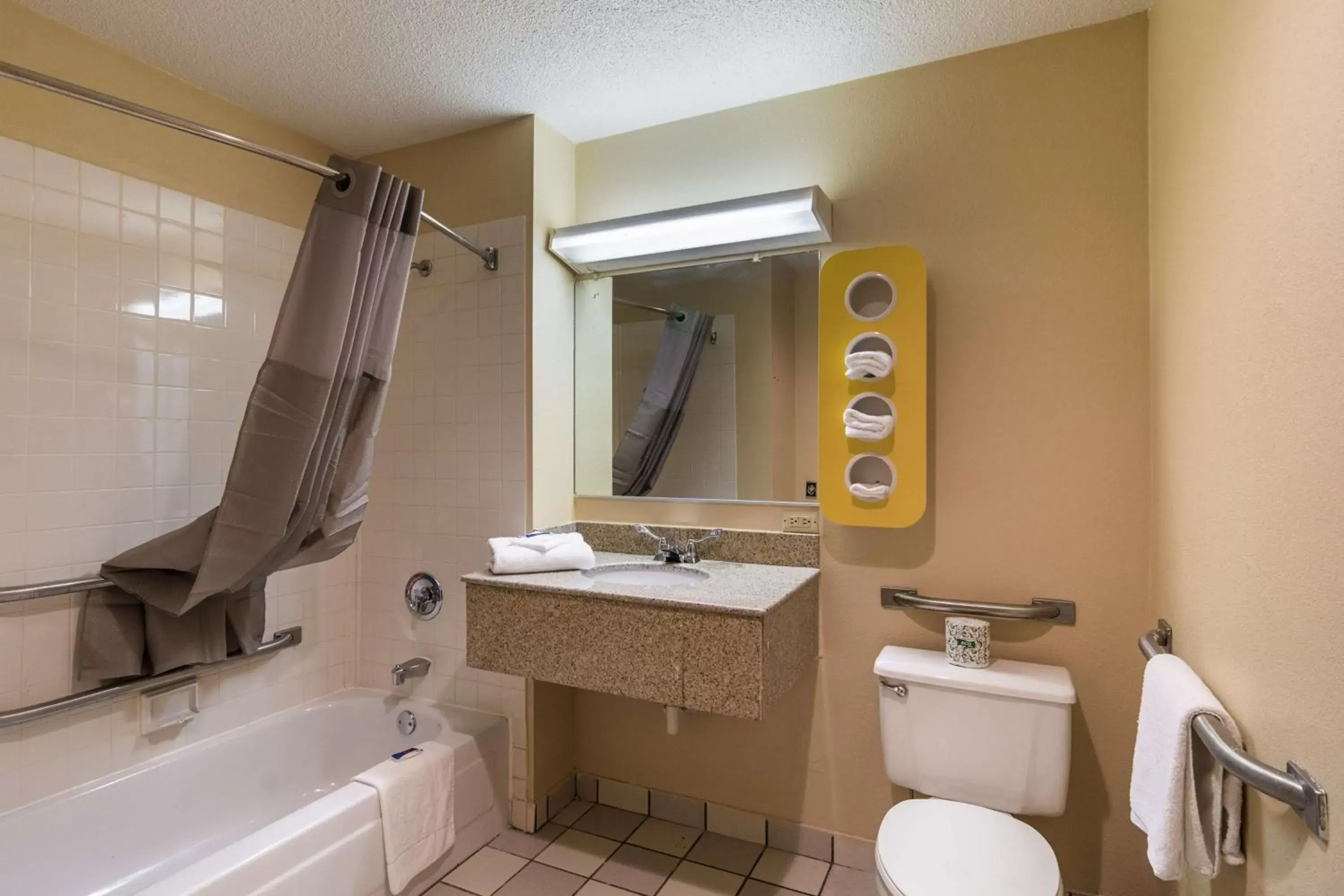 Shower, Bathroom in Motel 6-Libertyville, IL