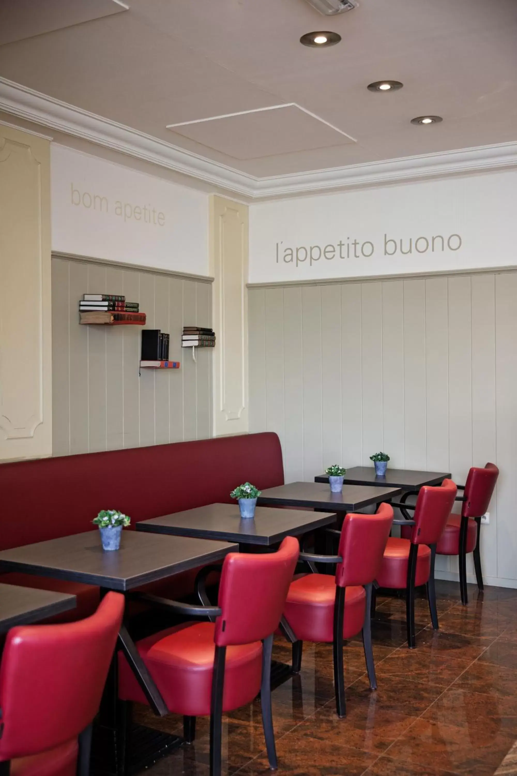 Seating area, Restaurant/Places to Eat in Antwerp Harbour Hotel