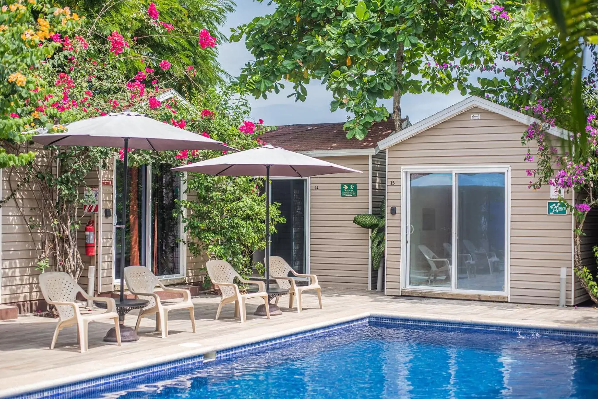 Swimming Pool in Jaco Lodge Quiet Place