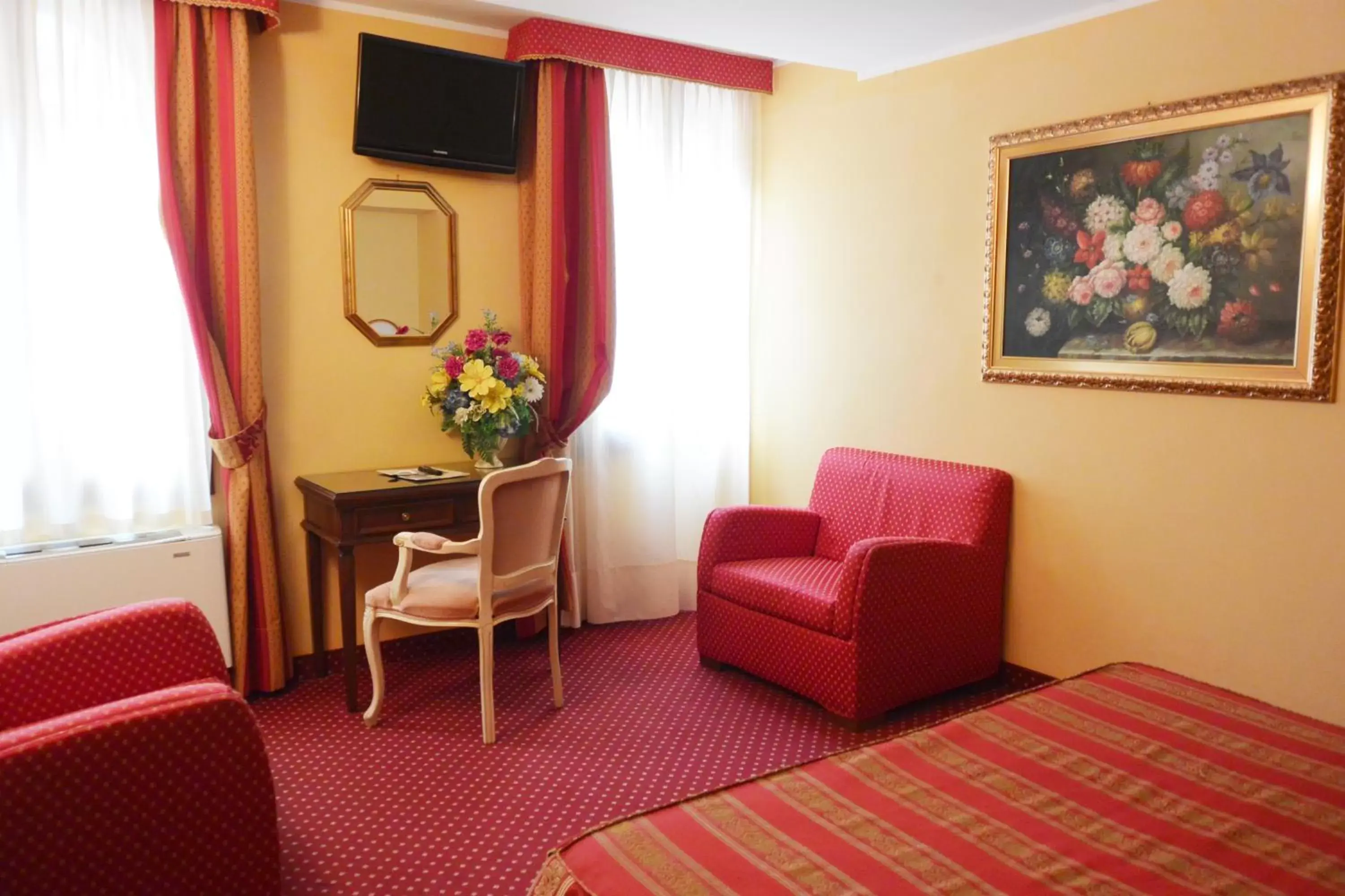 Photo of the whole room, TV/Entertainment Center in Hotel Città Di Milano