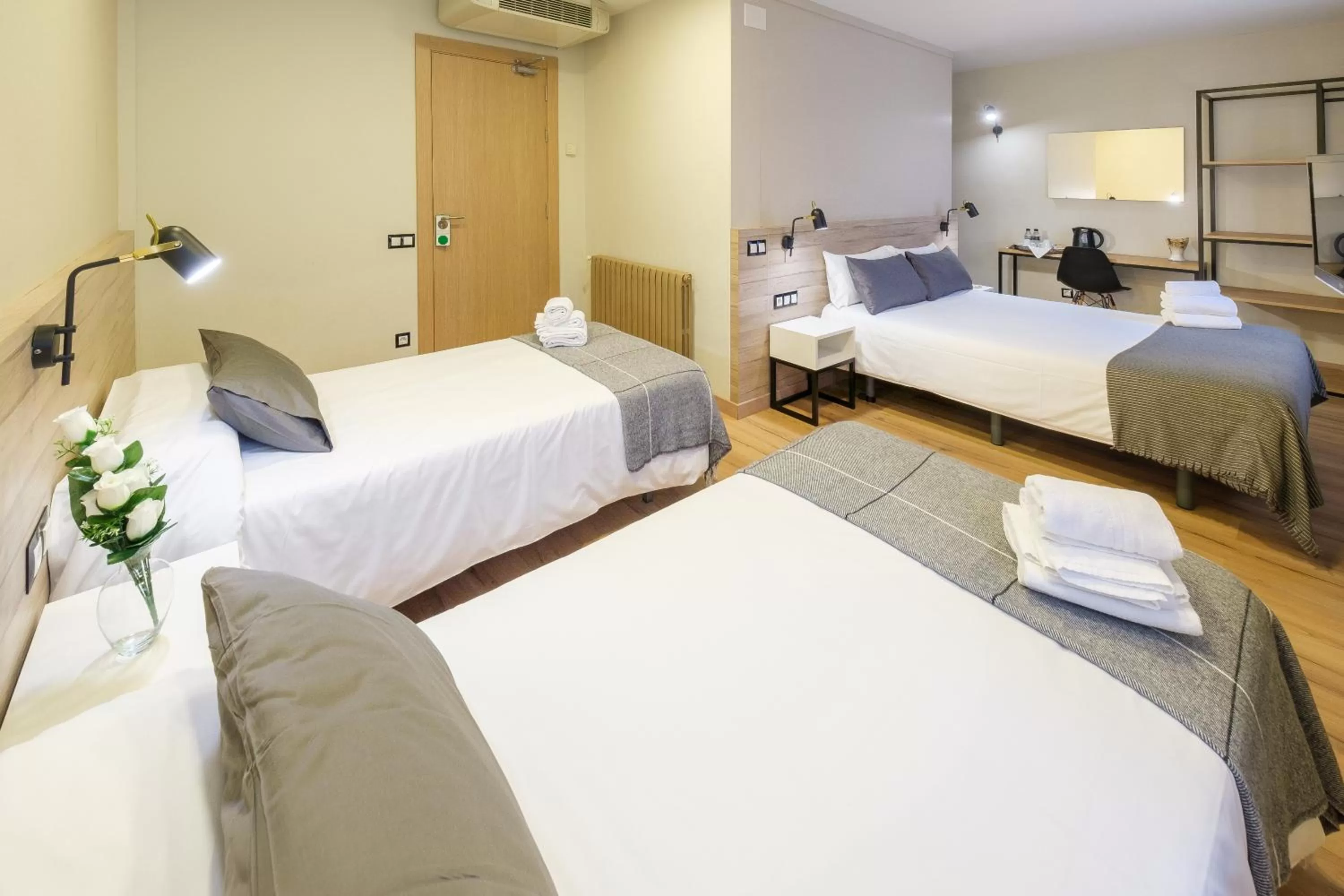 Photo of the whole room, Bed in Hotel Torres Manlleu