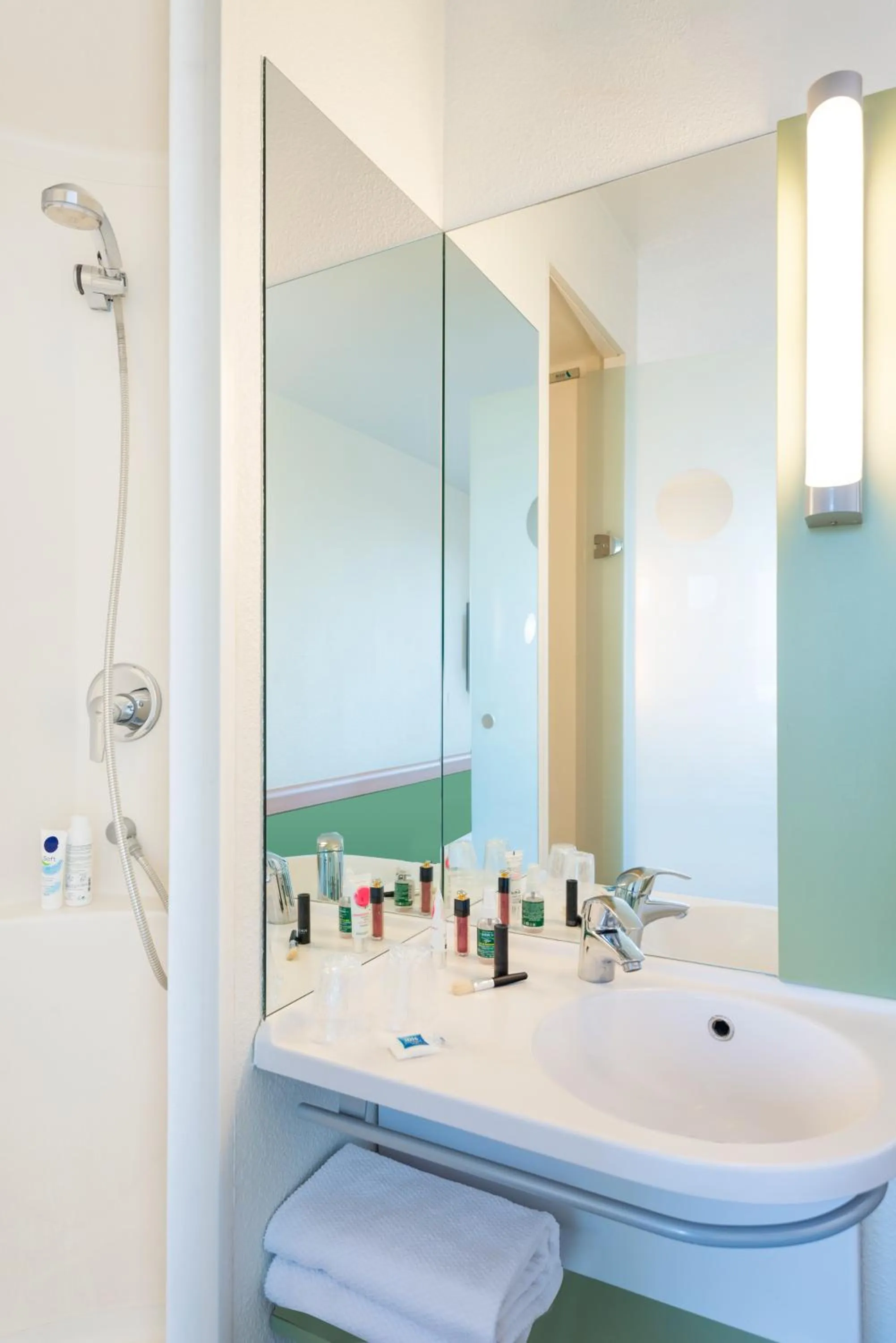 Bathroom in Ibis Budget Vélizy