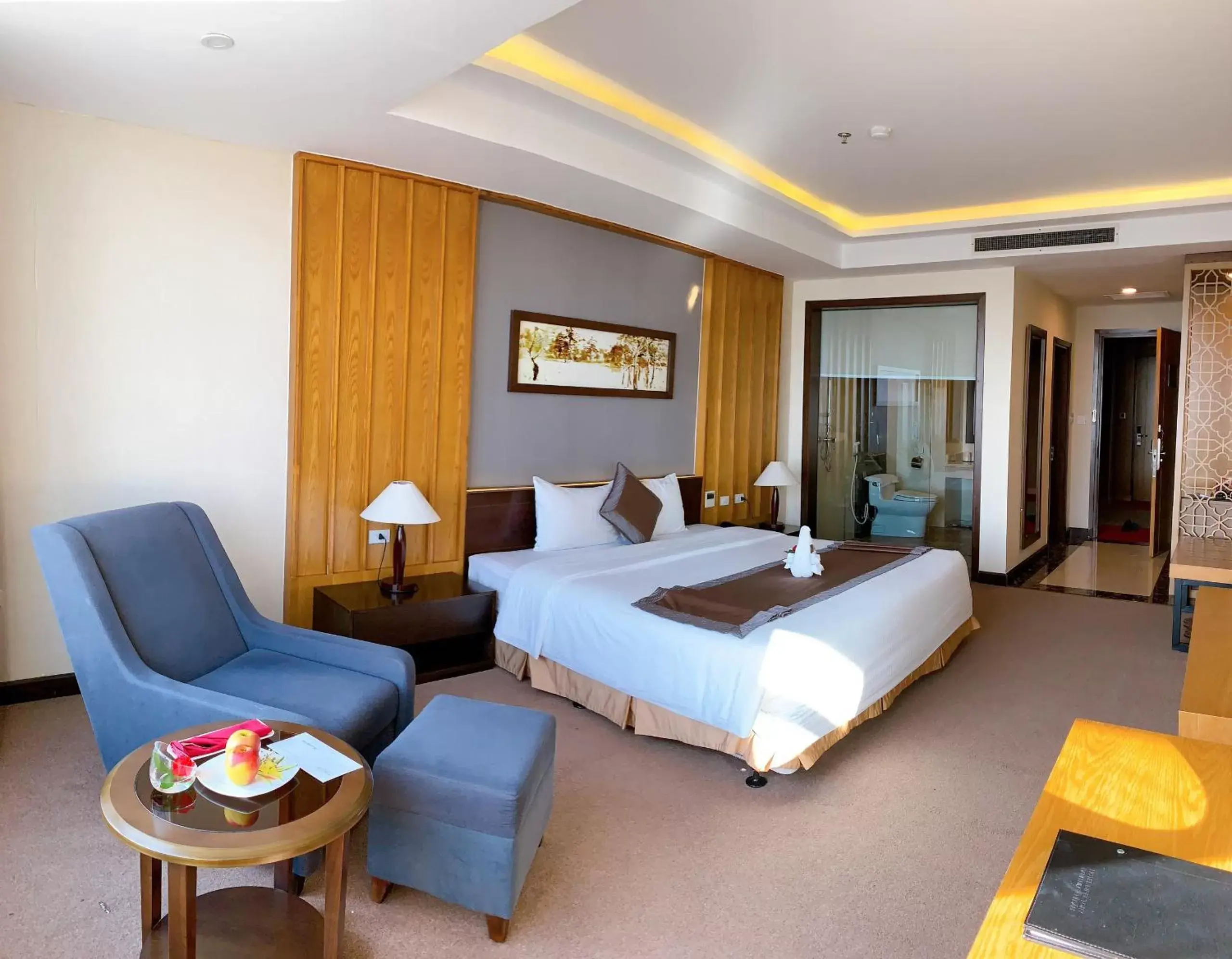 Bed in Muong Thanh Luxury Nhat Le Hotel