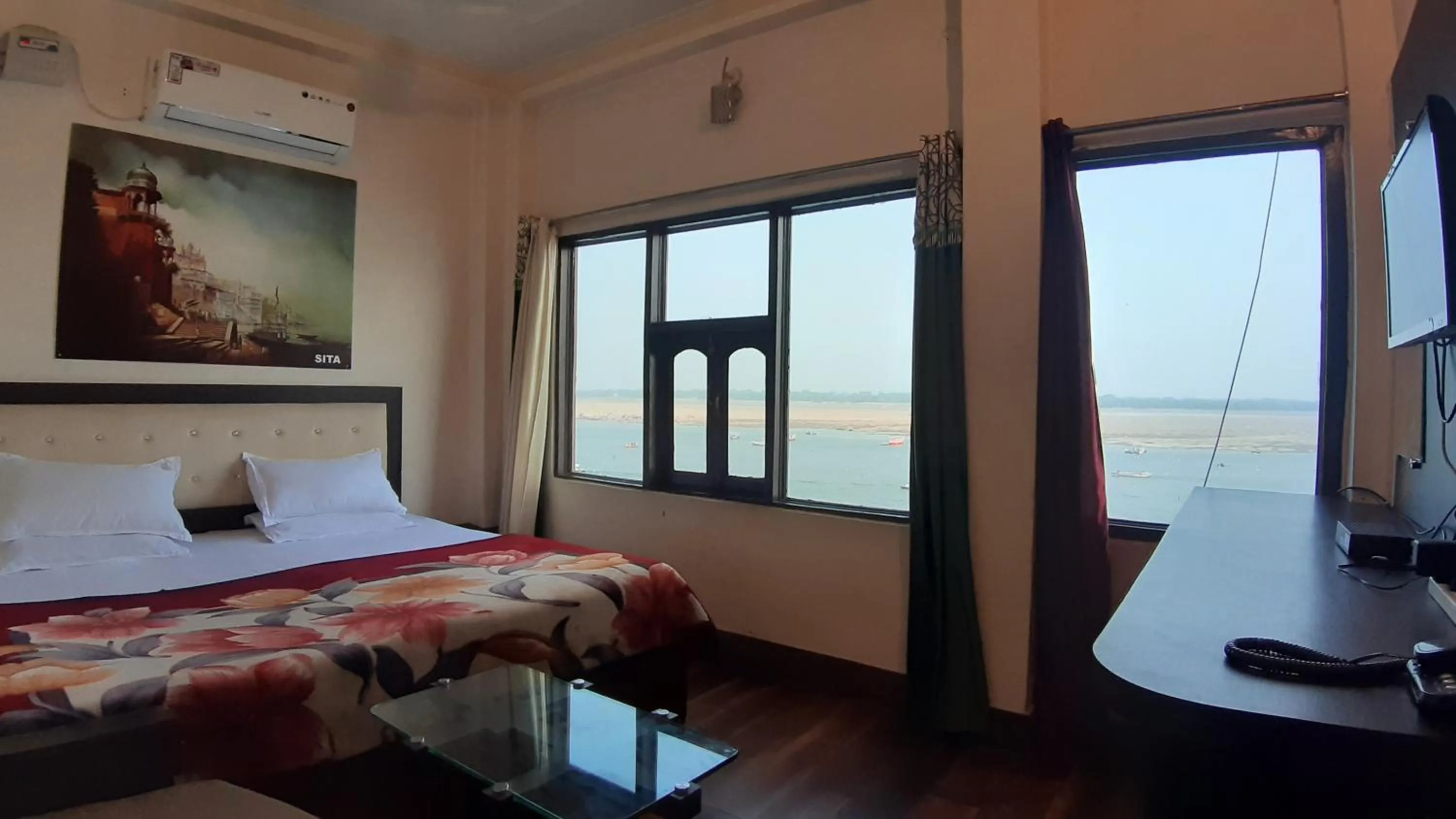 Bed in Hotel Sita (place on the heritage ghats of benaras)