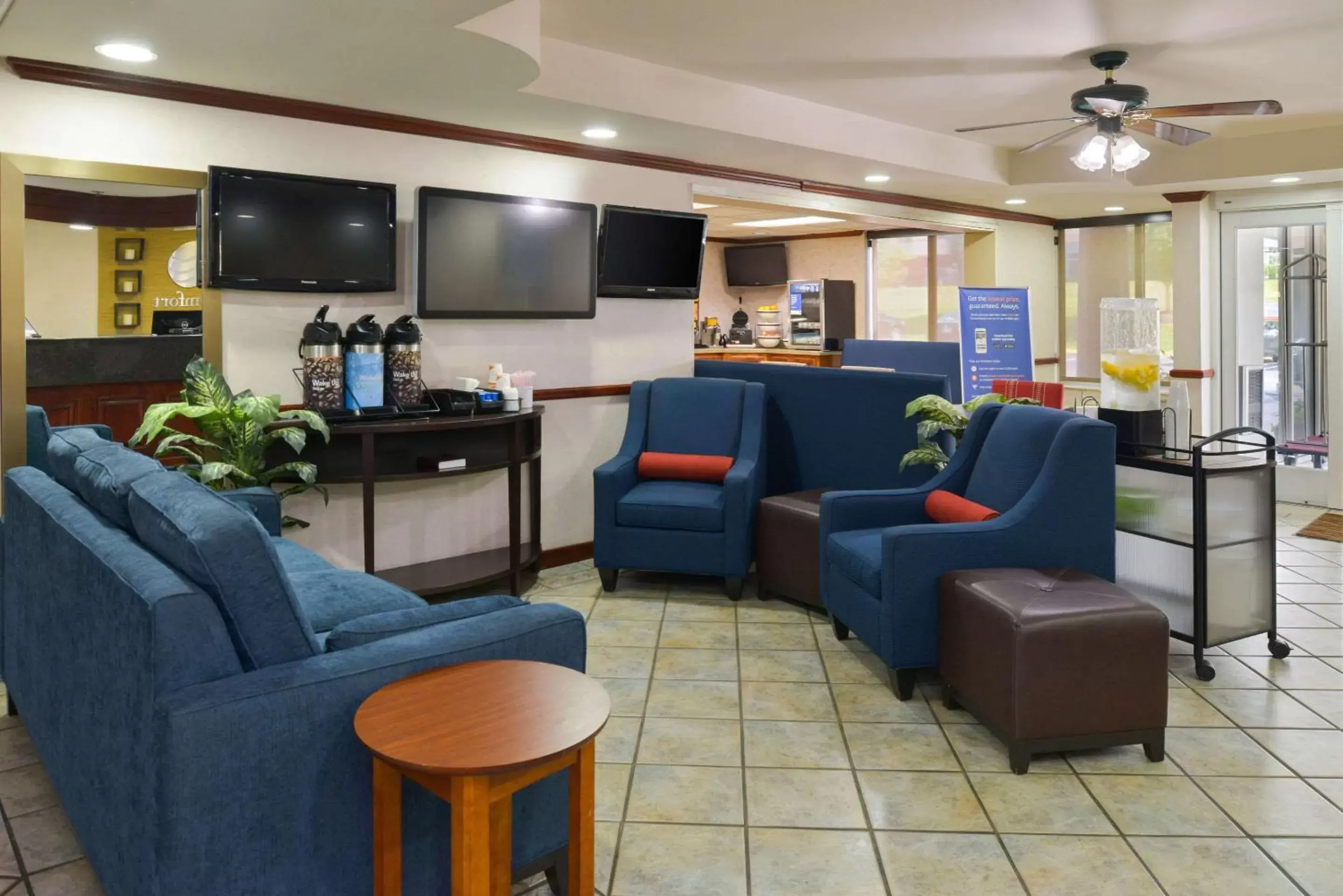 Lobby or reception, Seating Area in Comfort Inn Dickson