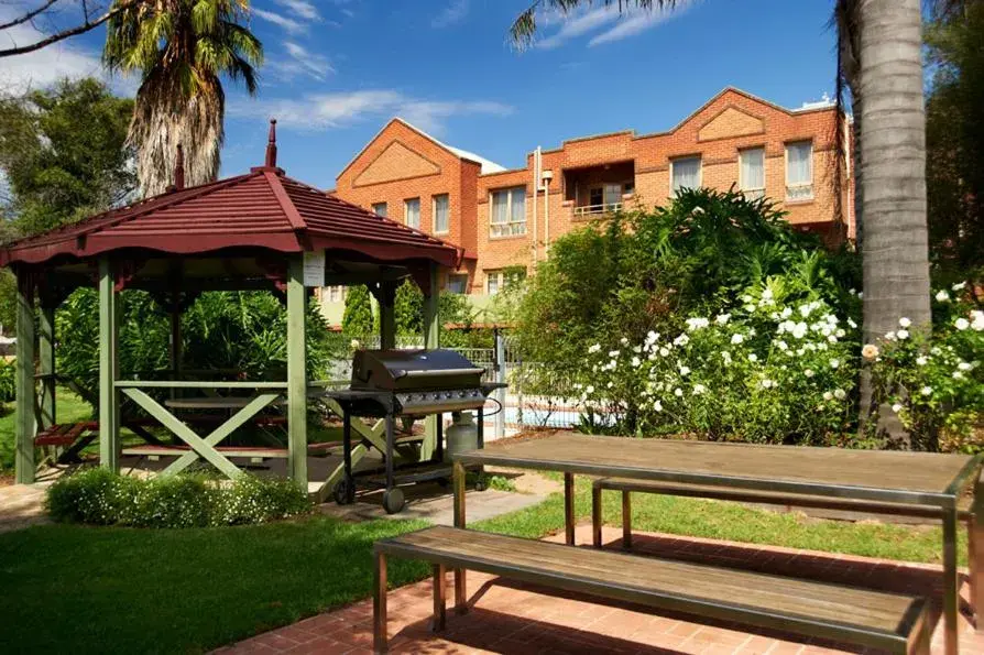 Facade/entrance, Garden in Comfort Apartments Royal Gardens