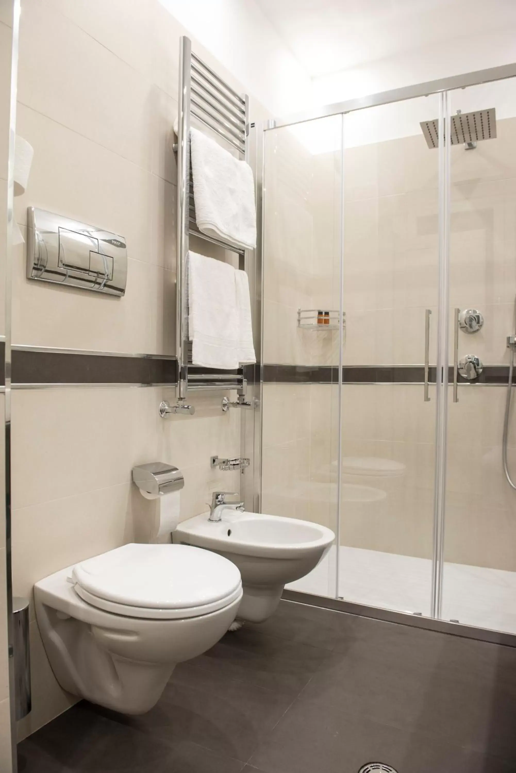 Bathroom in Archeo Hotel