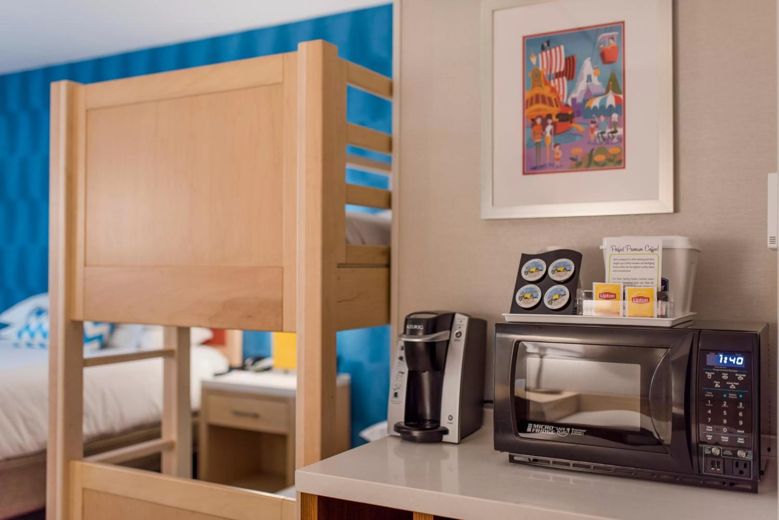 Bed in Howard Johnson by Wyndham Anaheim Hotel and Water Playground