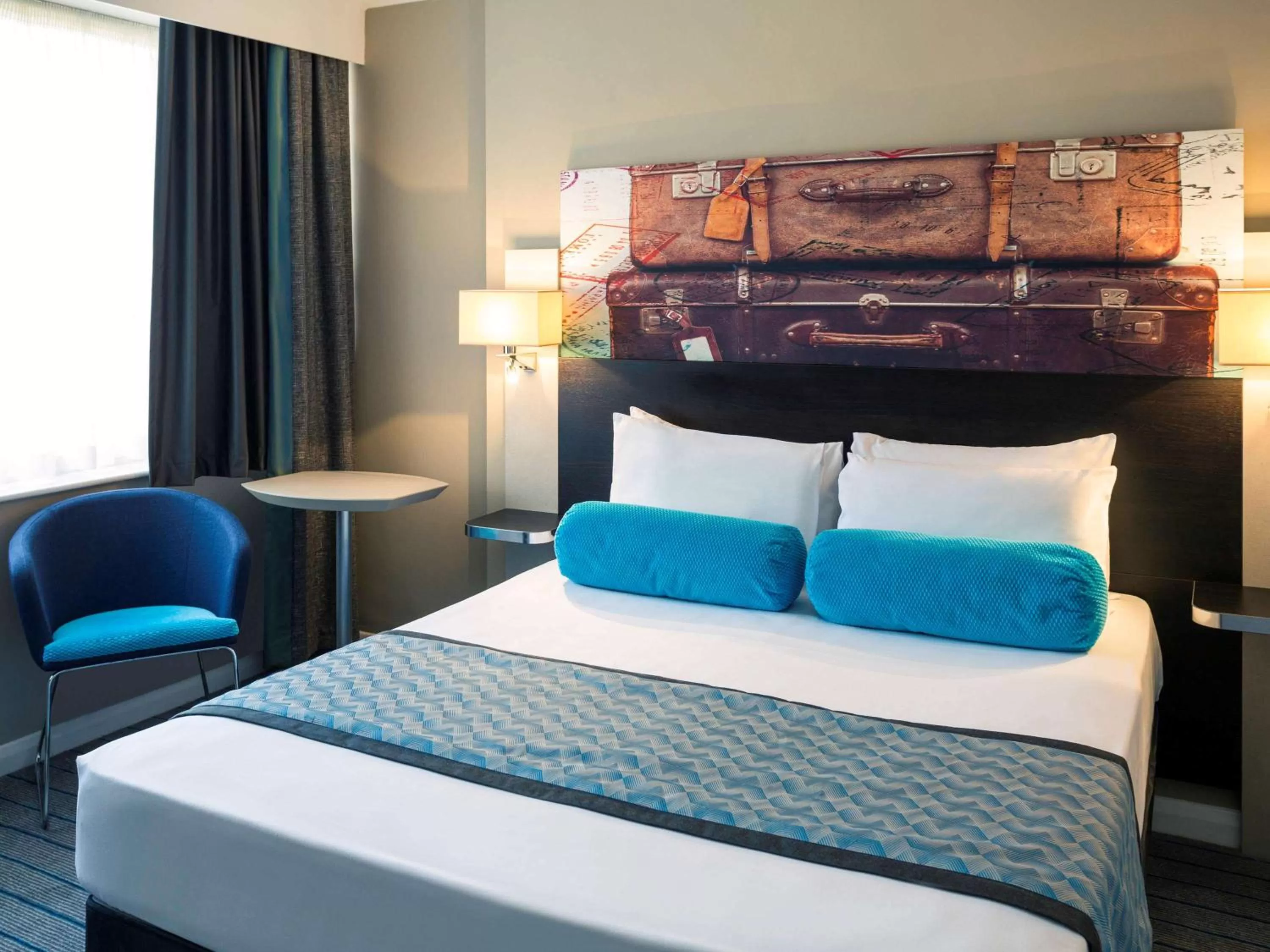 Photo of the whole room in Mercure London Heathrow Airport