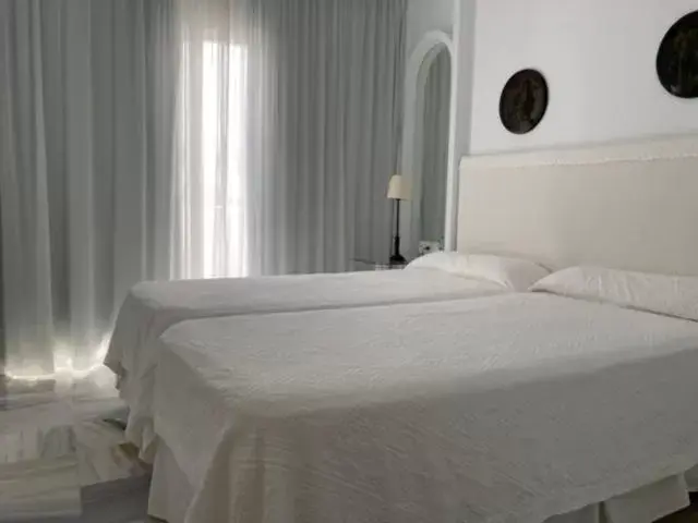 Bed in Hotel Suites Albayzin Del Mar
