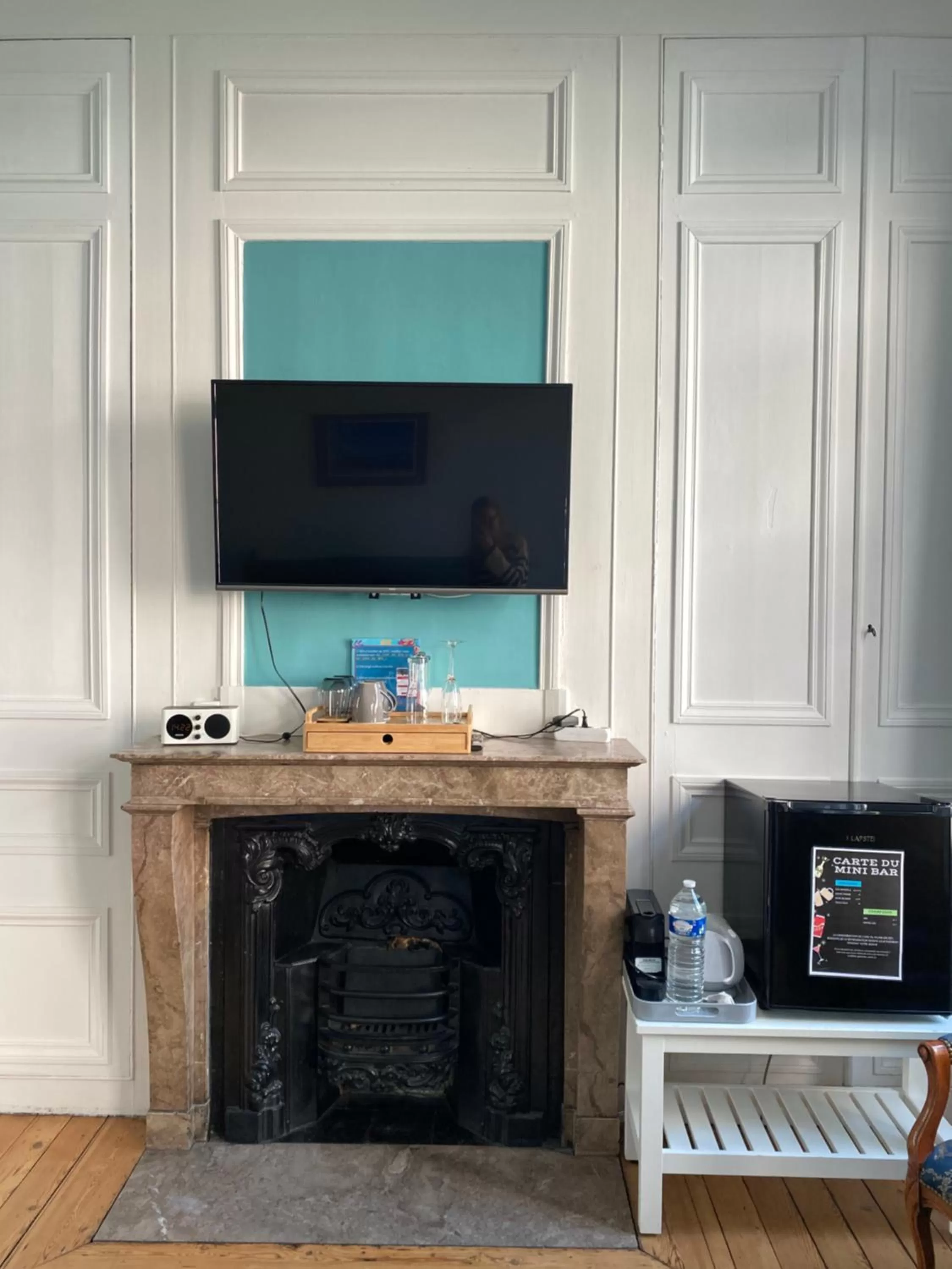 TV and multimedia in Chambres d'Hôtes Au coin du spa