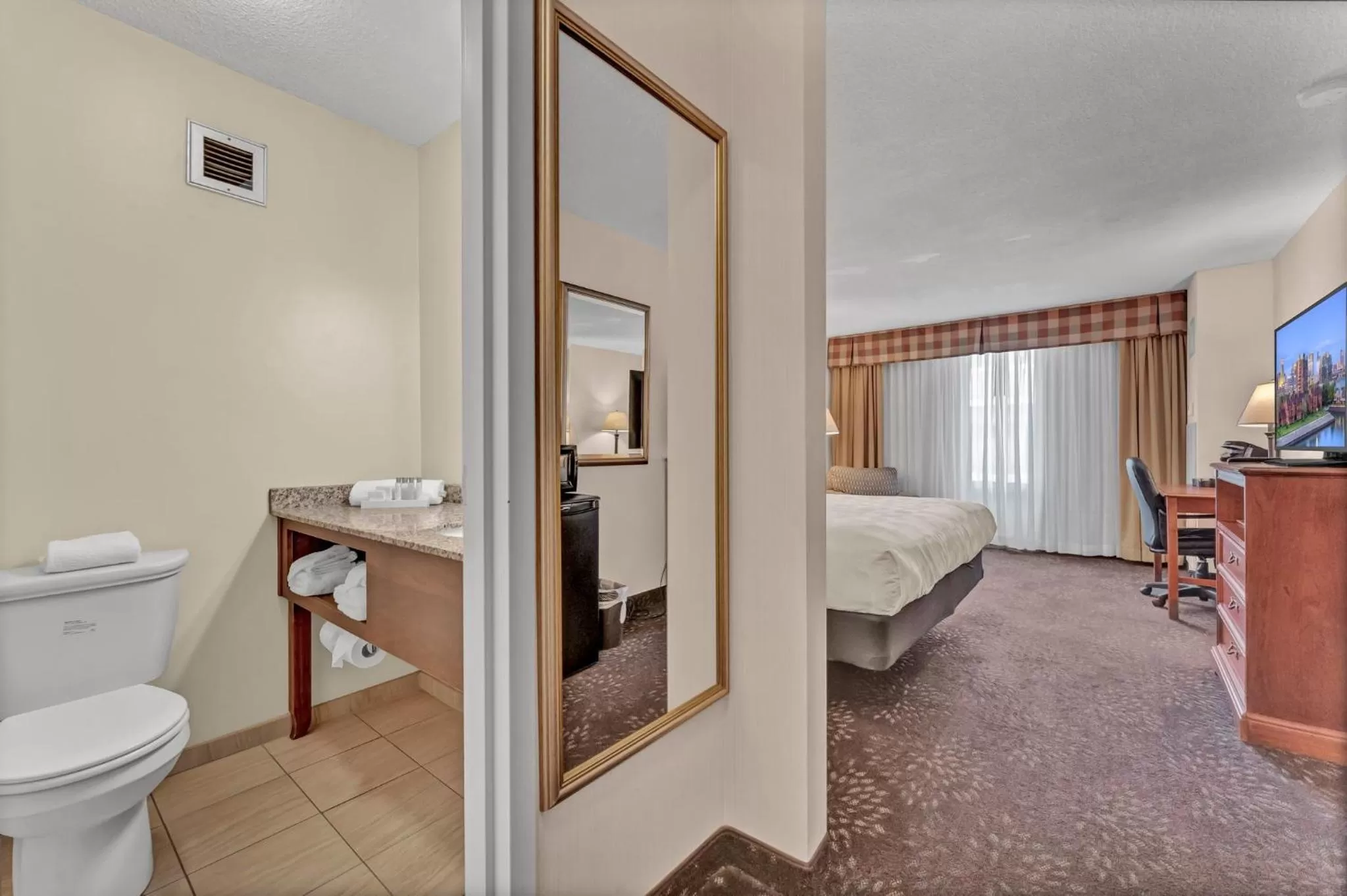 Bed in Buffalo Airport Hotel