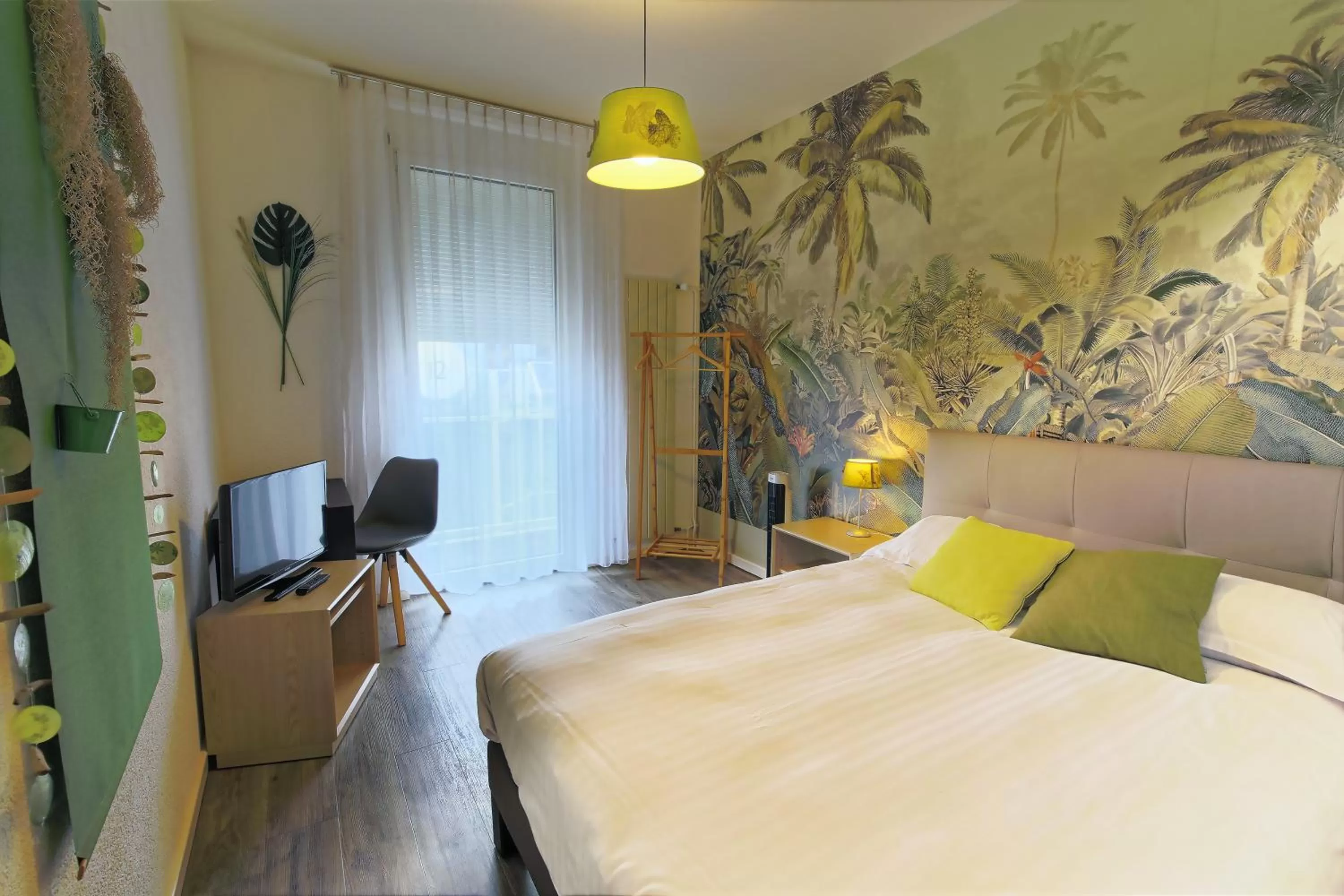 Photo of the whole room, Bed in Les Chambres du CTN