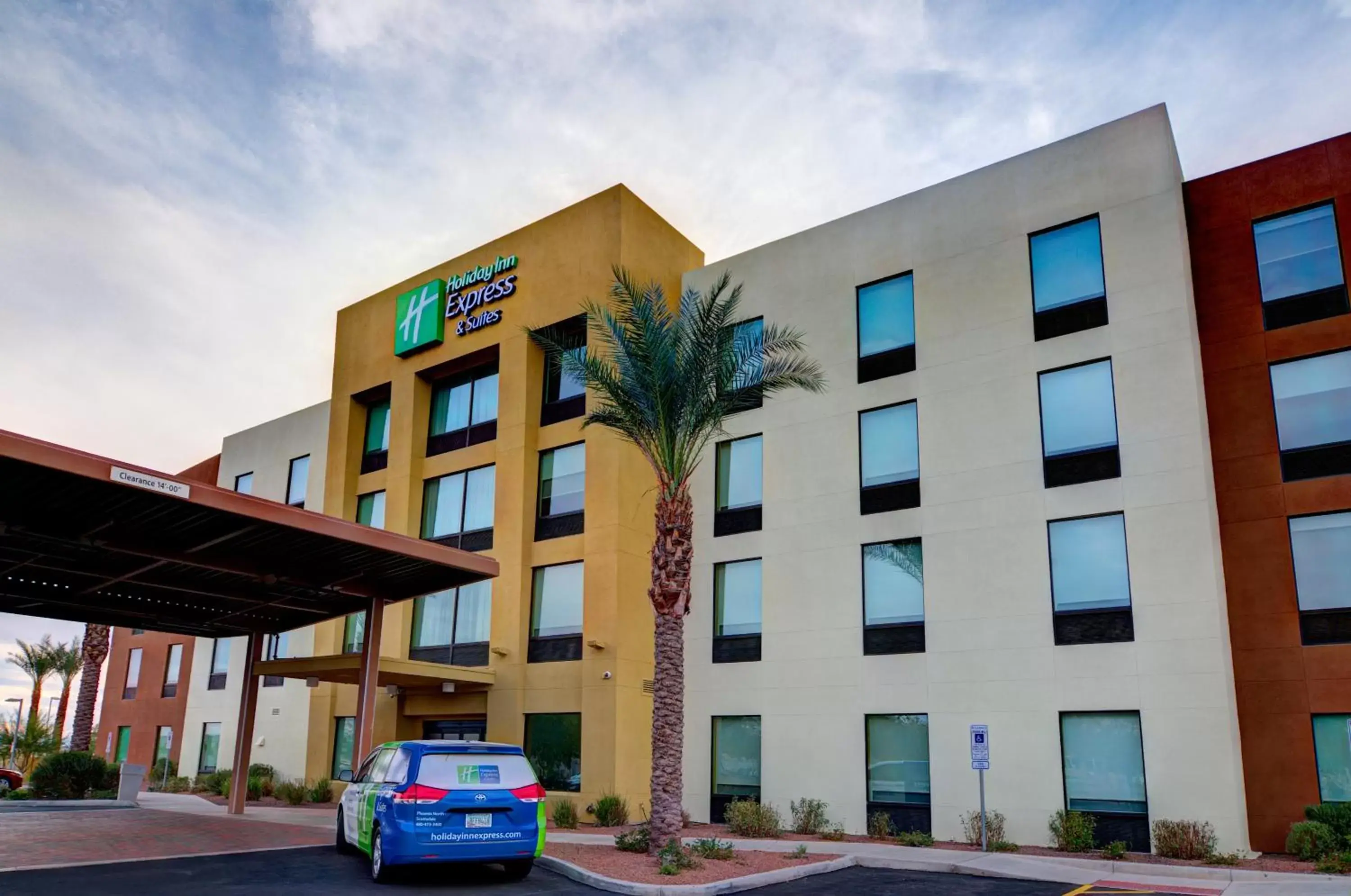 Property Building in Holiday Inn Express & Suites - Phoenix North - Scottsdale, an IHG Hotel