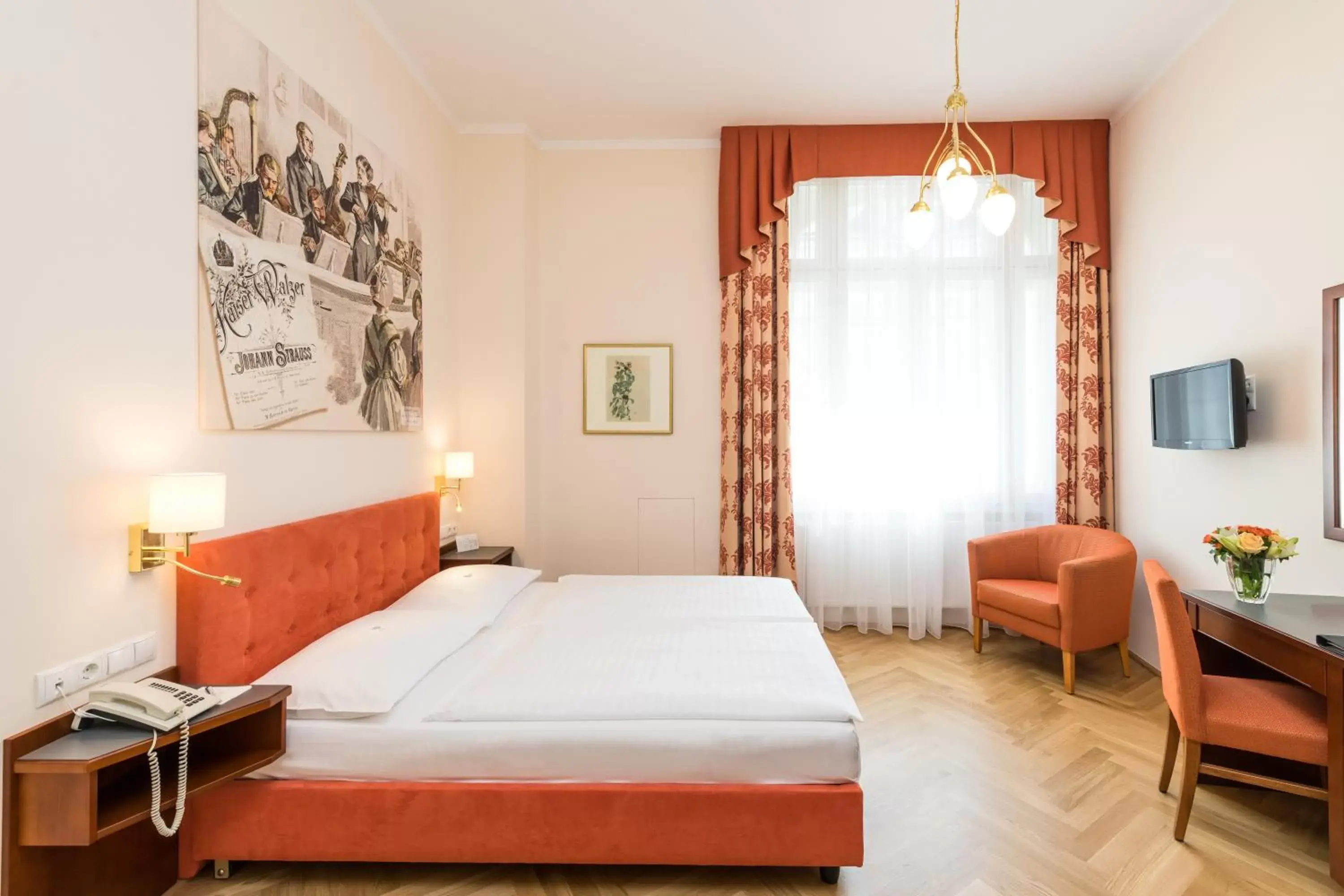 Bedroom, Bed in Hotel Johann Strauss