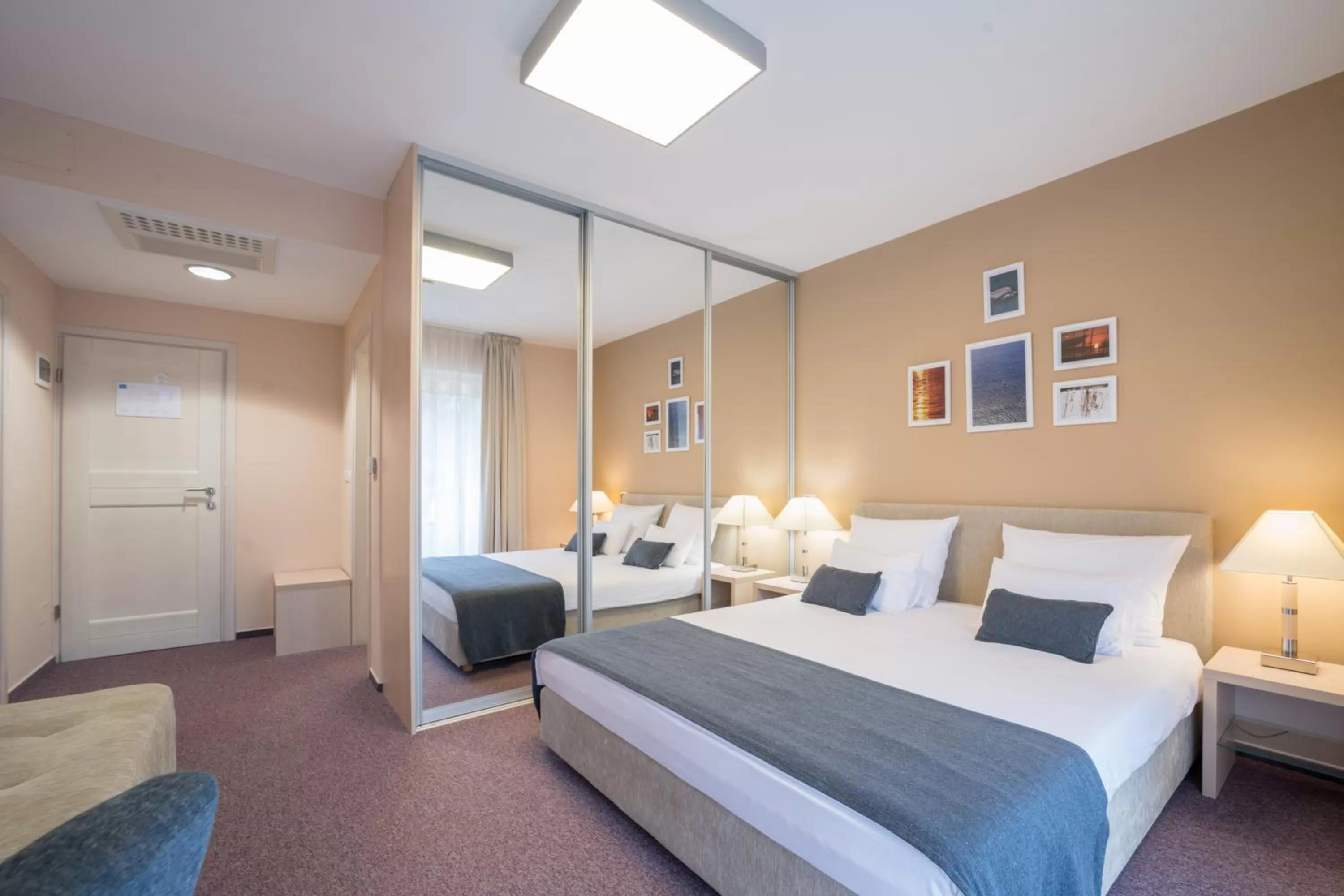 View (from property/room), Bed in Hotel Zlatna Vala