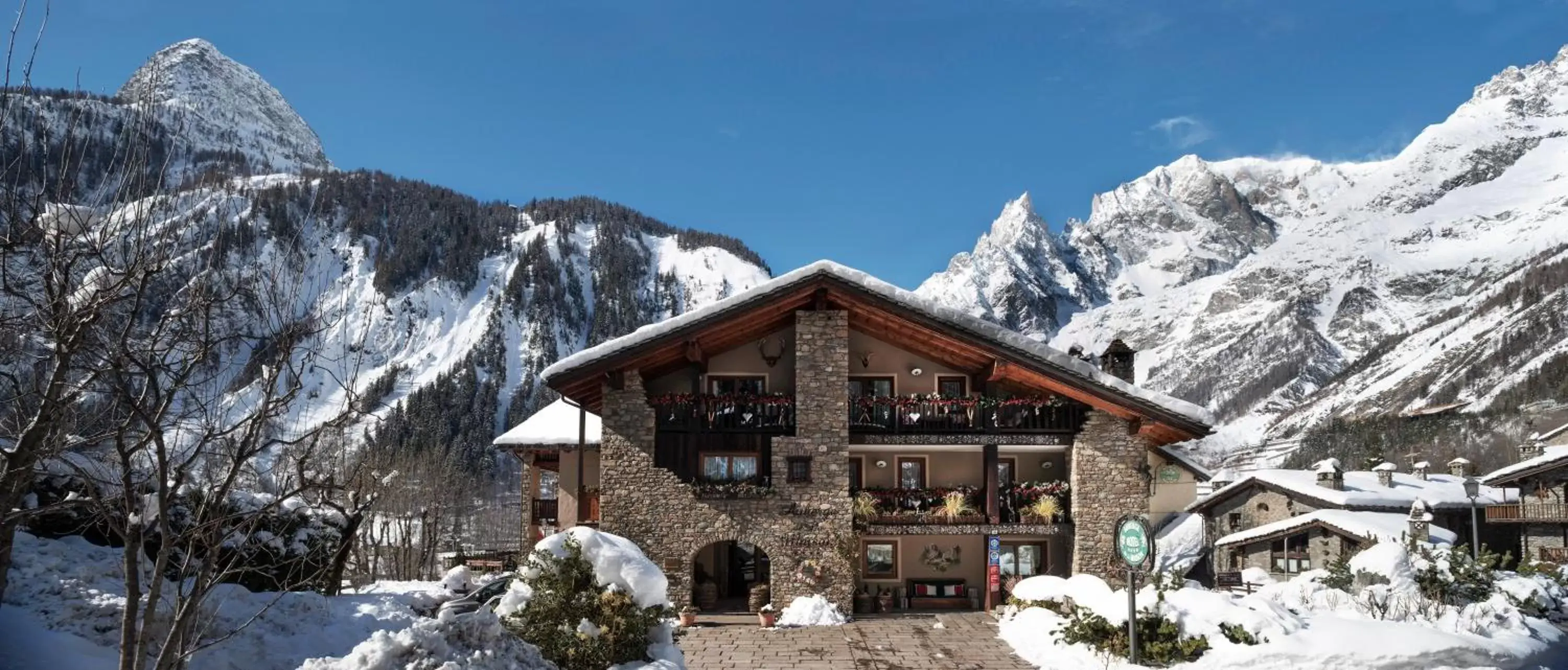 Property building, Winter in Auberge de La Maison