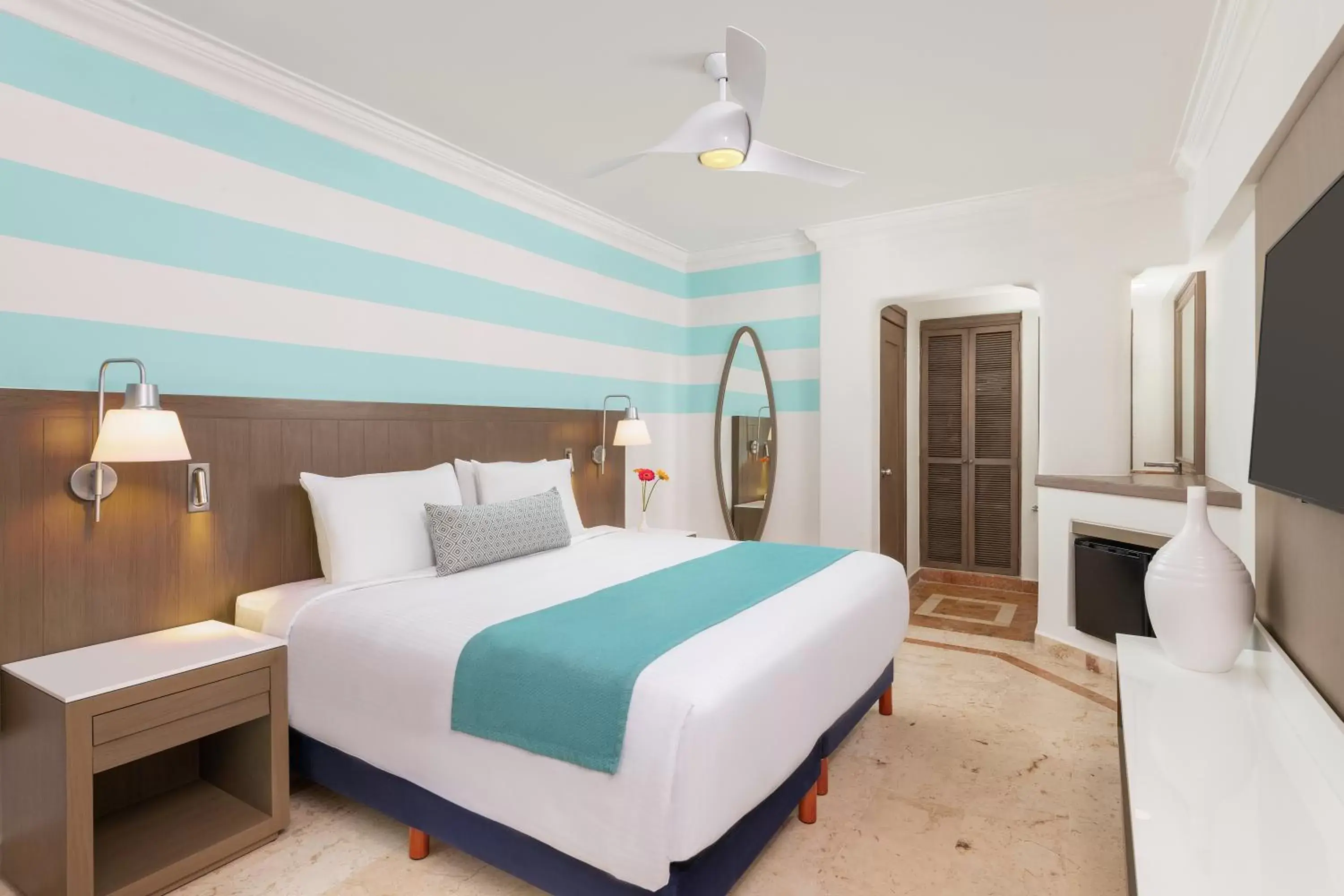 Bed in Wyndham Alltra Playa del Carmen Adults Only All Inclusive