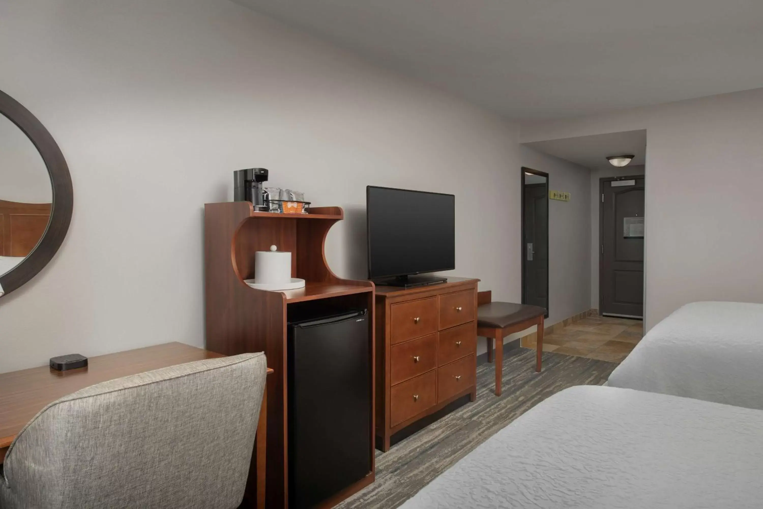 Bedroom, TV/Entertainment Center in Hampton Inn & Suites Holly Springs