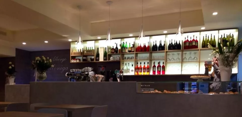 Restaurant/places to eat in Hotel Moniga