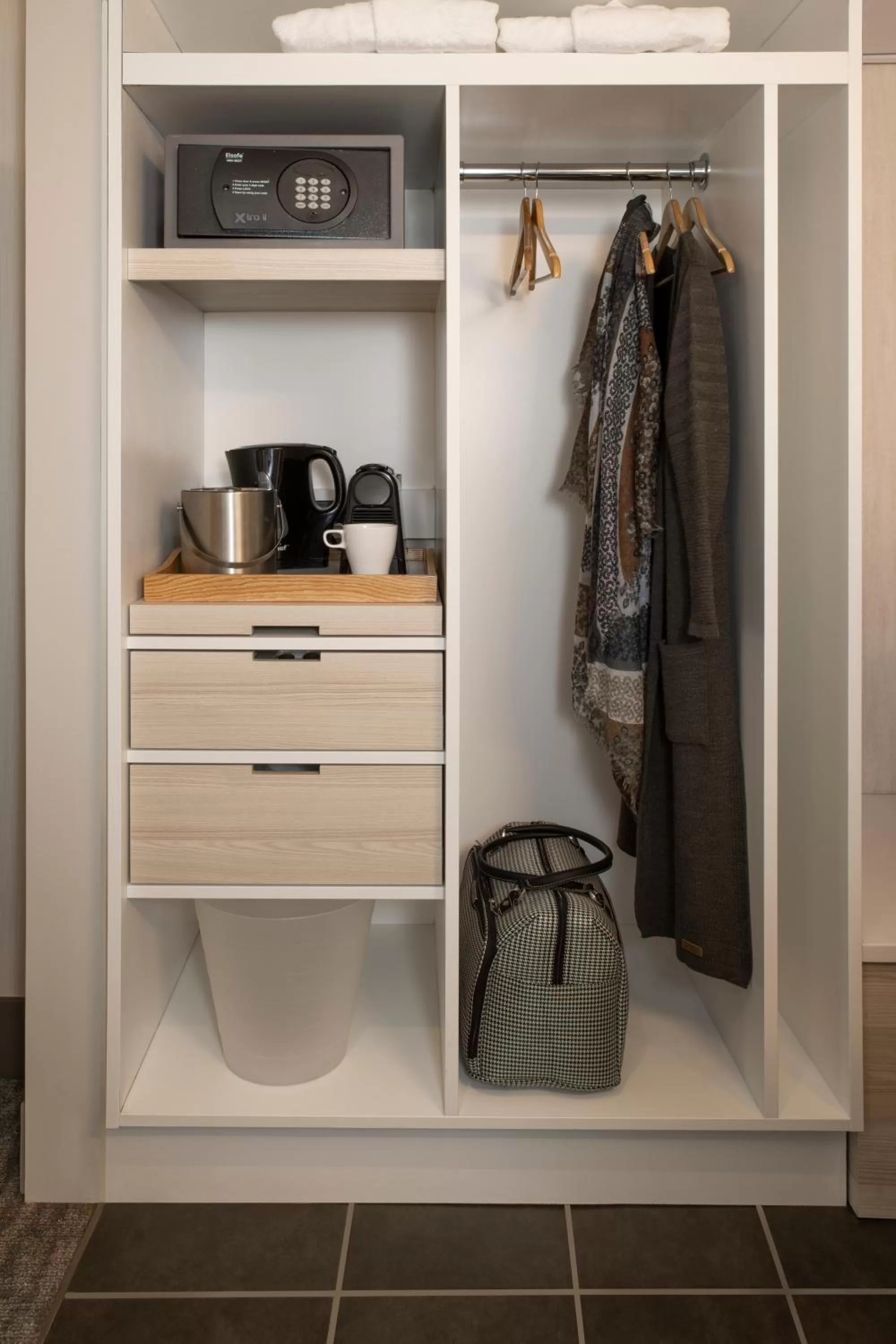 Coffee/tea facilities in Banff Aspen Lodge