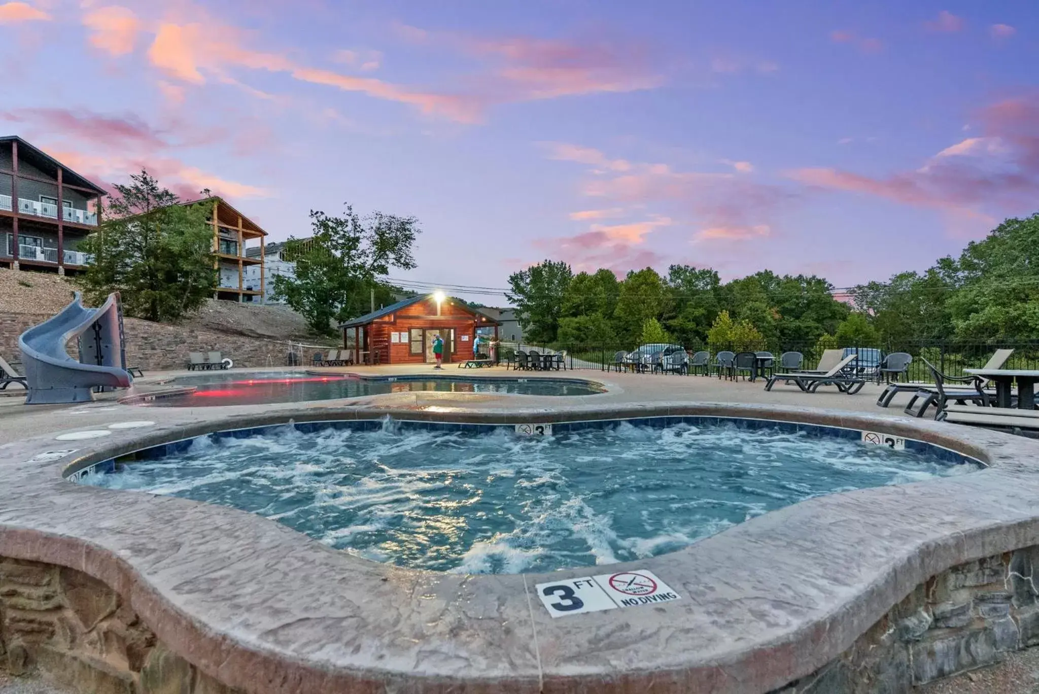 Hot Tub, Swimming Pool in Table Rock Resorts at Indian Point