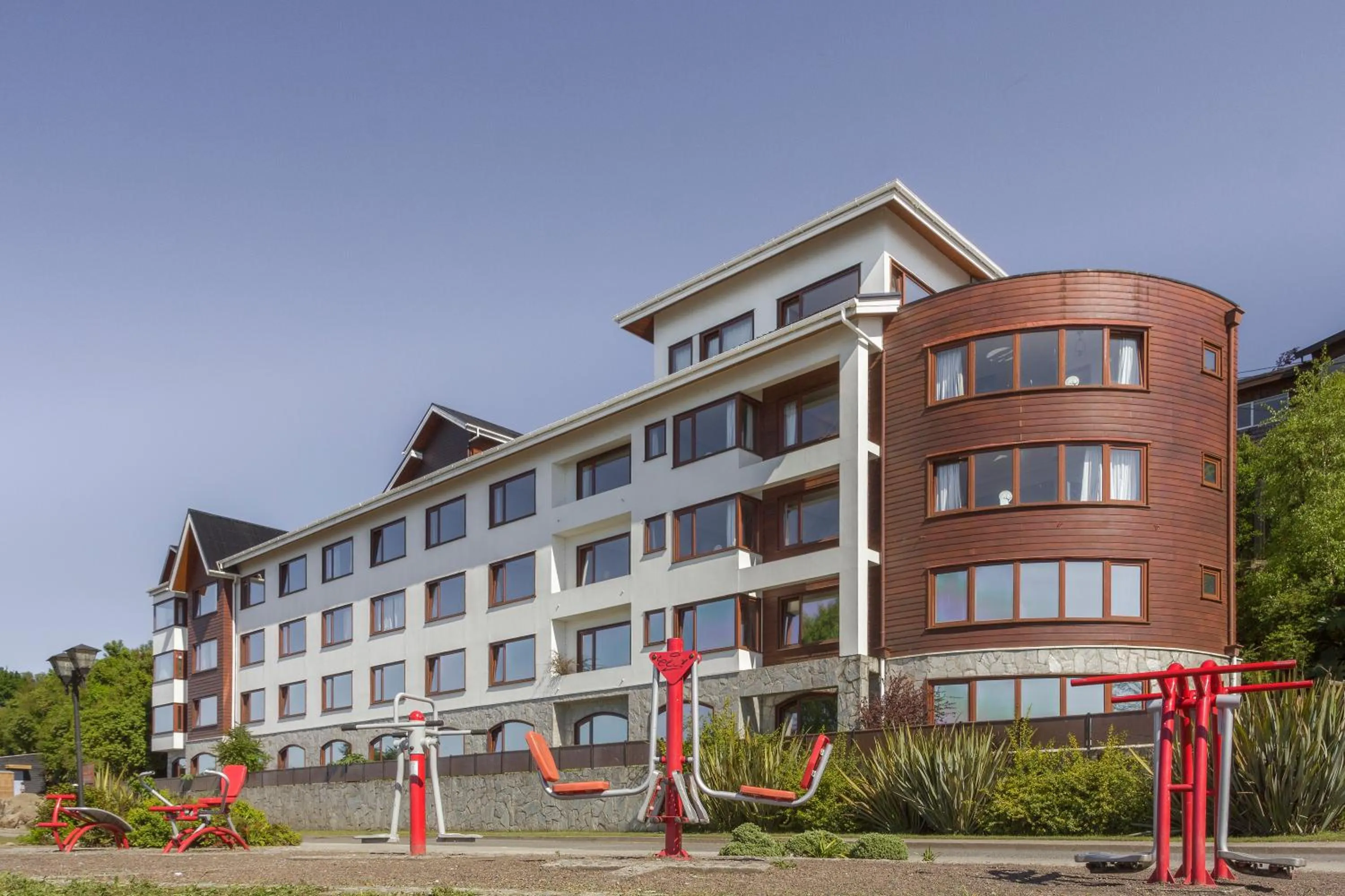 Property building in Hotel Cabaña Del Lago Puerto Varas