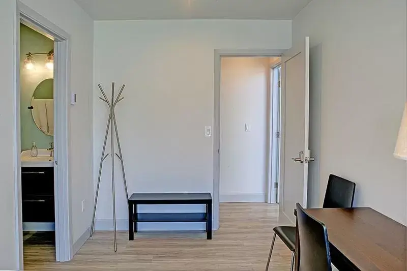 Bathroom, TV/Entertainment Center in The Vue B&B