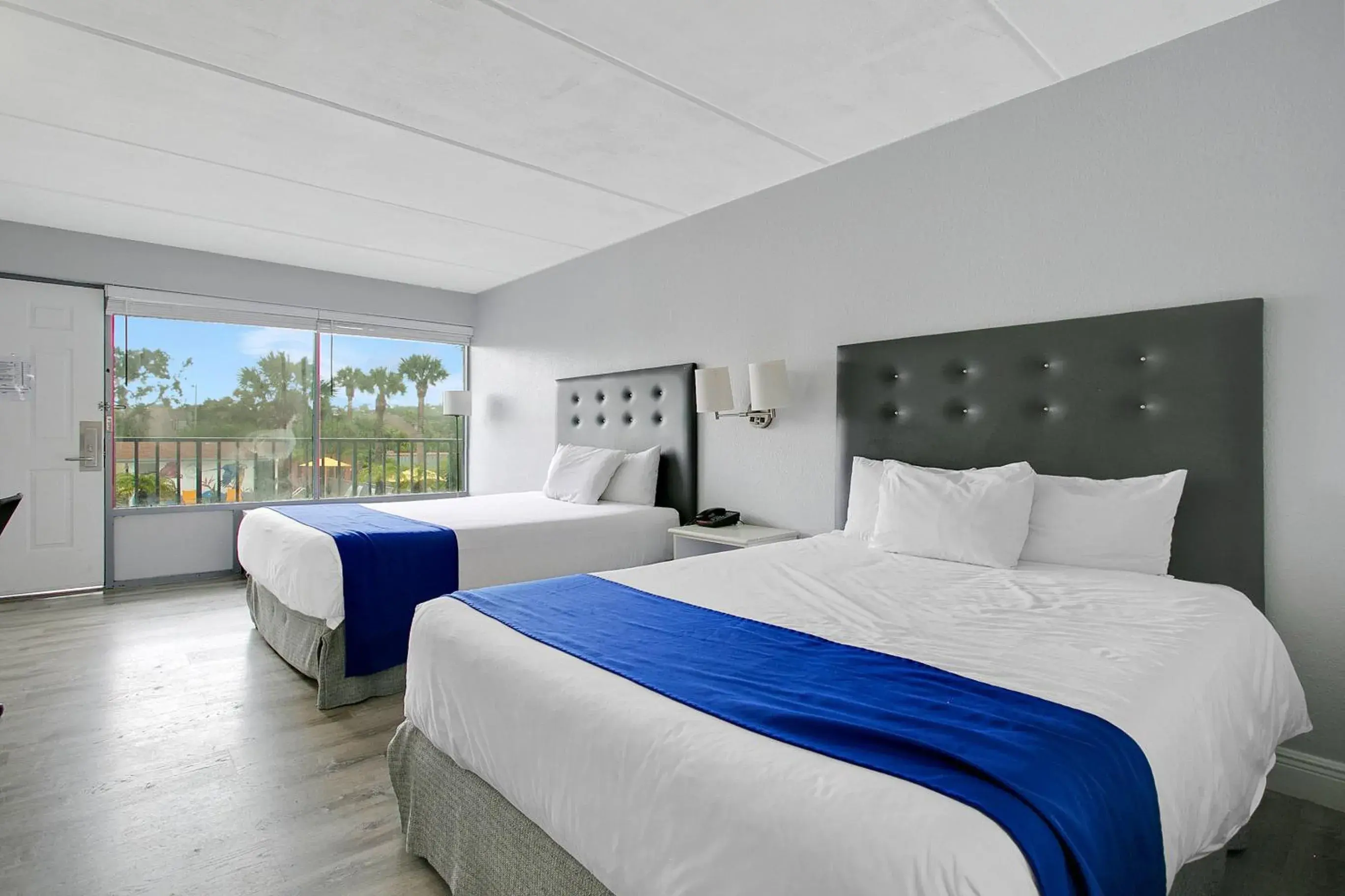 Photo of the whole room, Bed in Vivo Living Kissimmee West