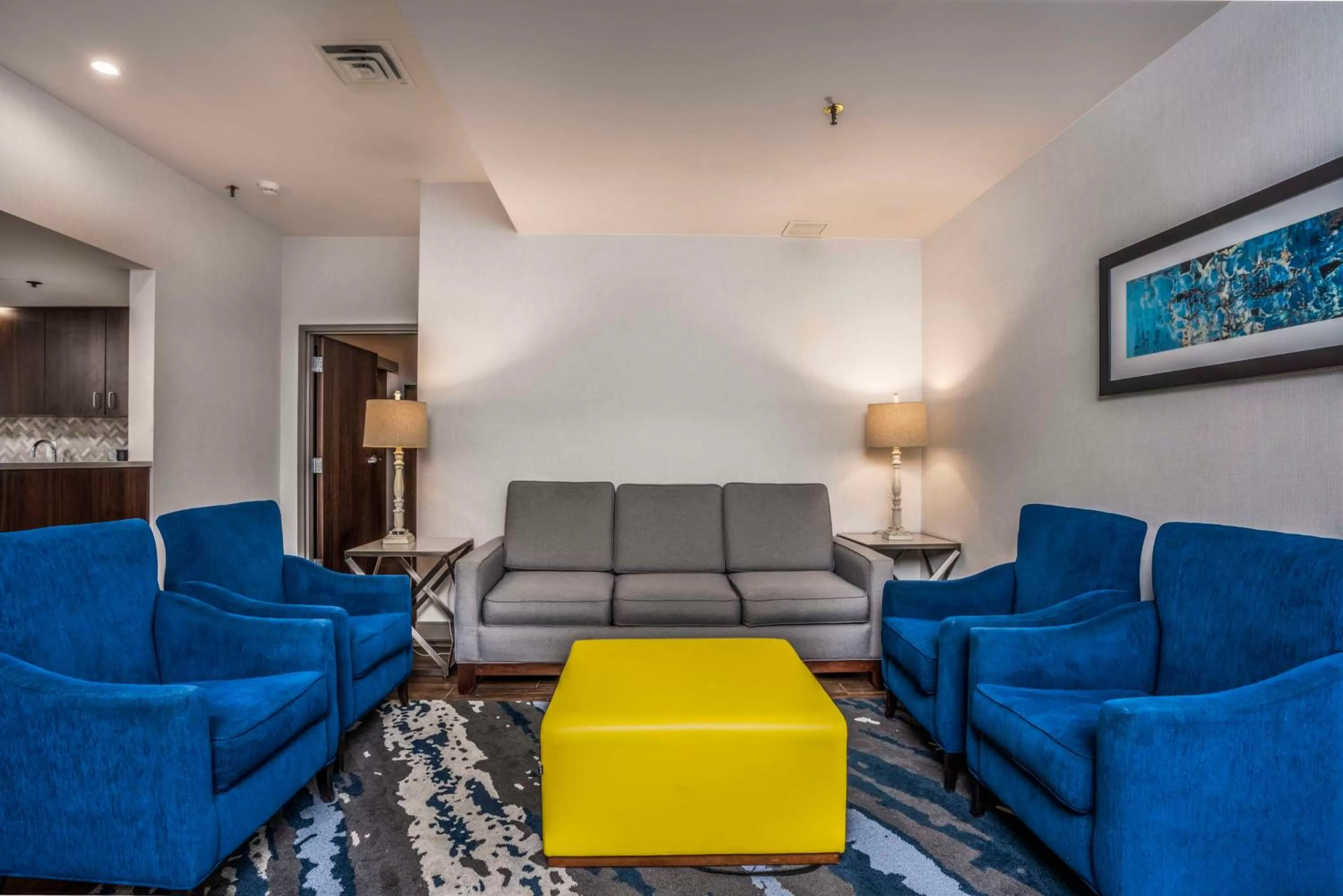 Living room in Embassy Suites by Hilton Indianapolis Downtown