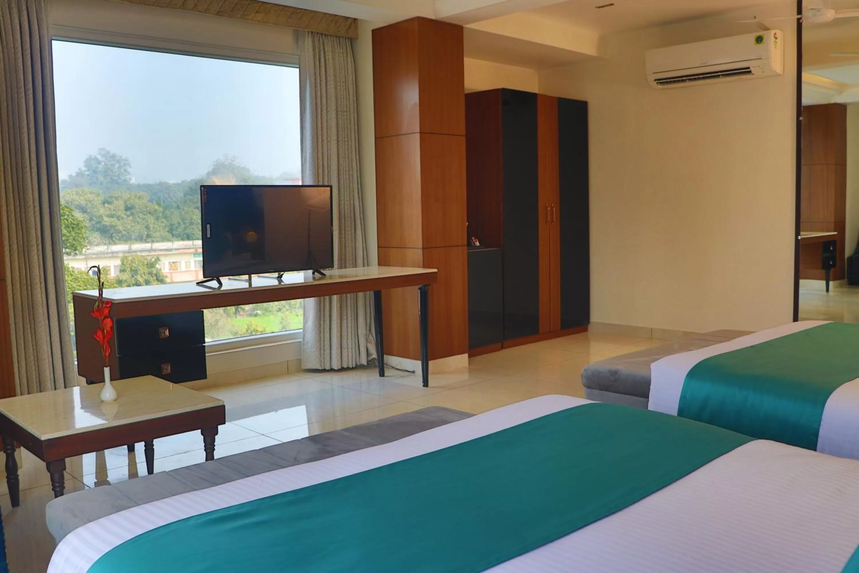 TV and multimedia, TV/Entertainment Center in Hotel Green One Earth