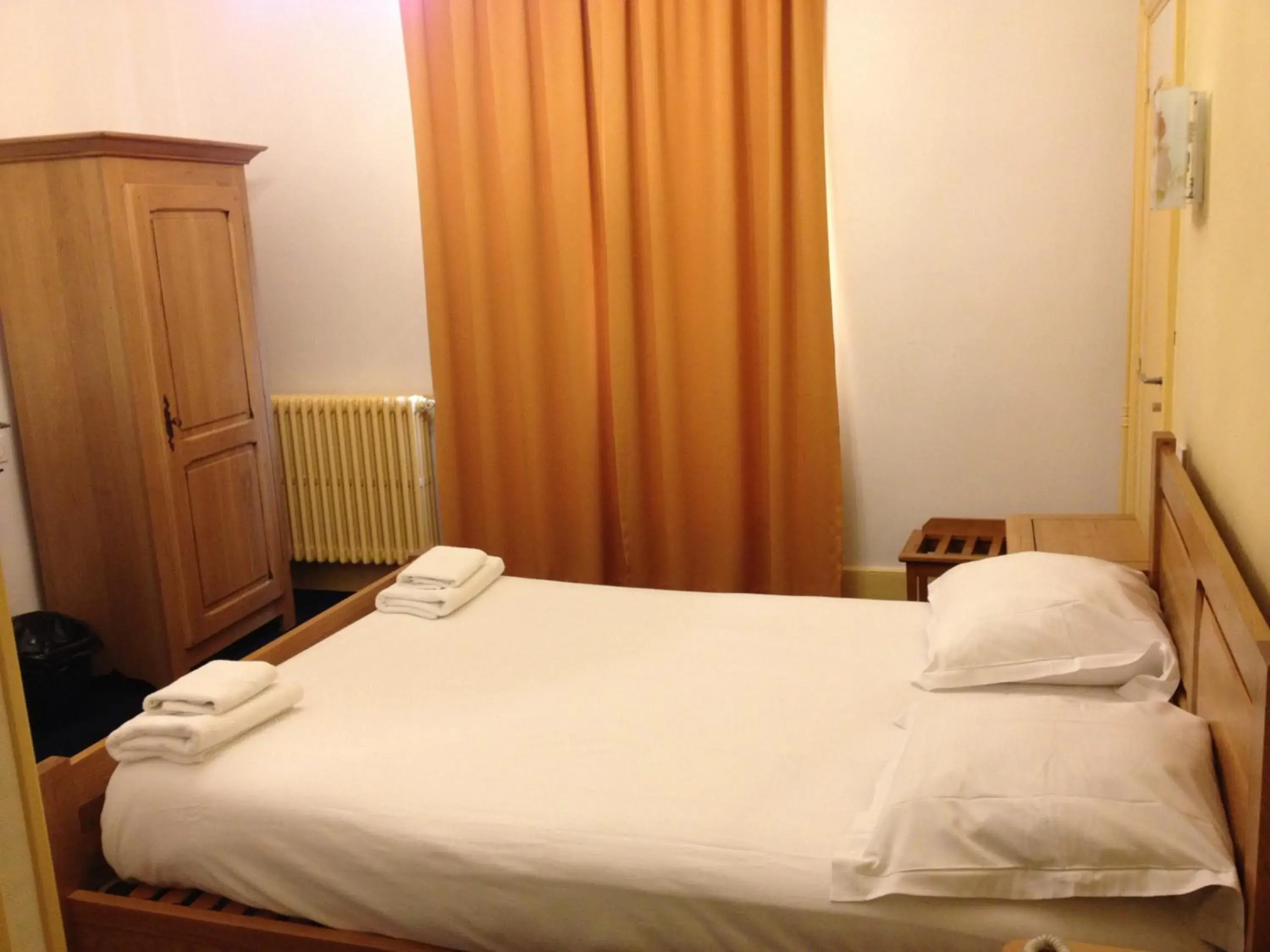 Bedroom, Bed in Hotel Couleurs Sud