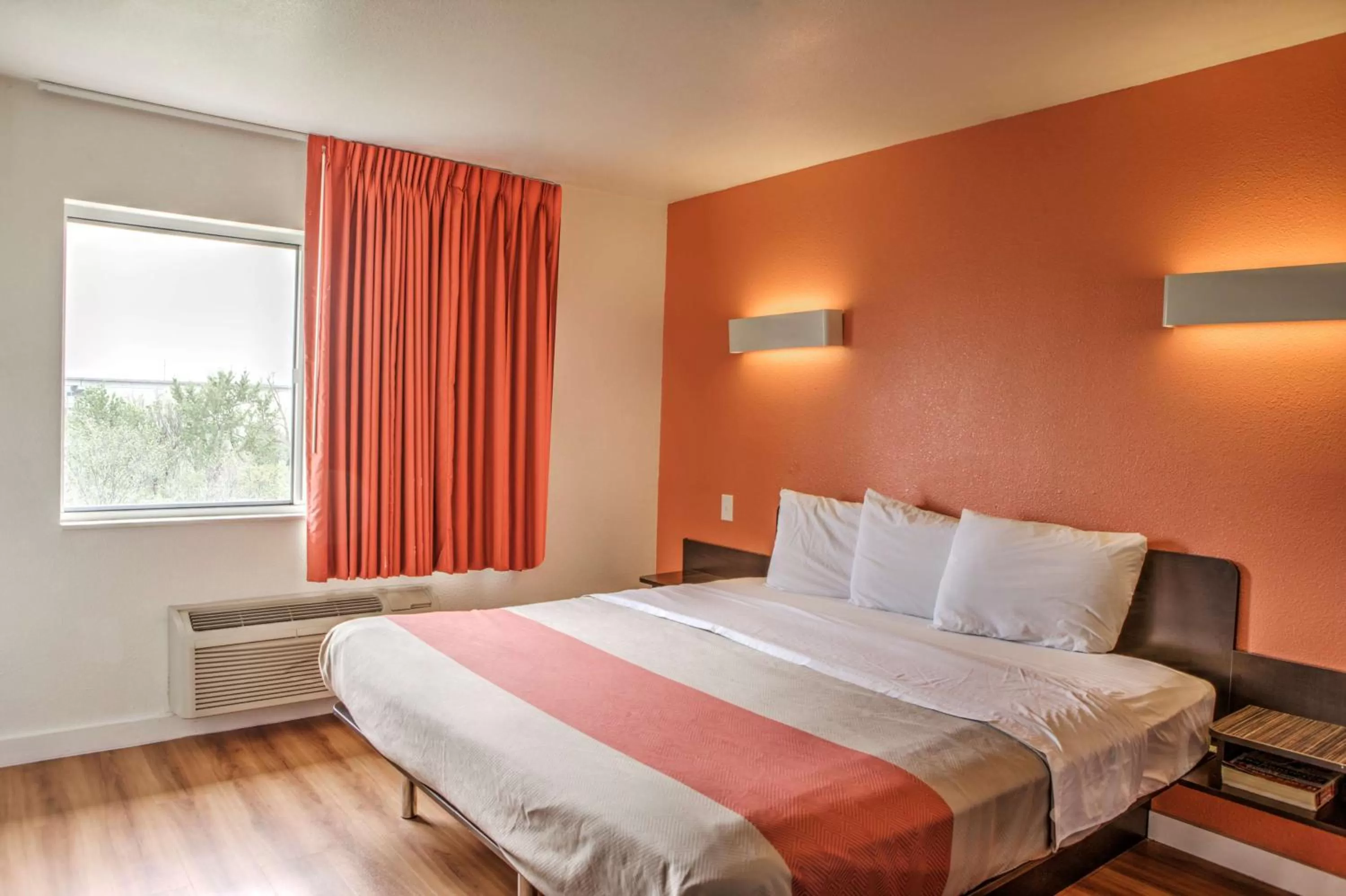 Photo of the whole room, Bed in Motel 6-Dallas, TX - Northwest