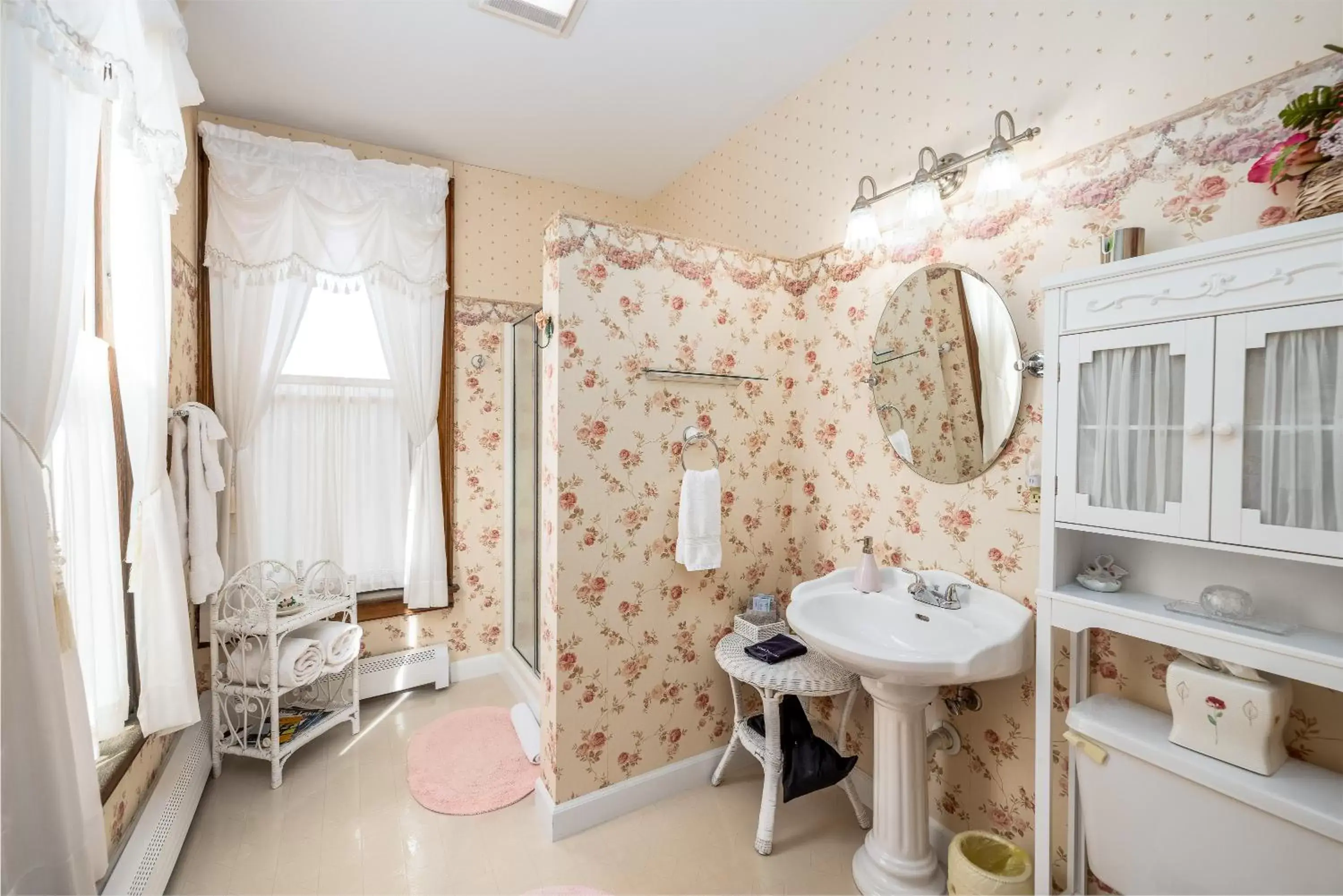 Bathroom in Sutherland House Victorian Bed and Breakfast