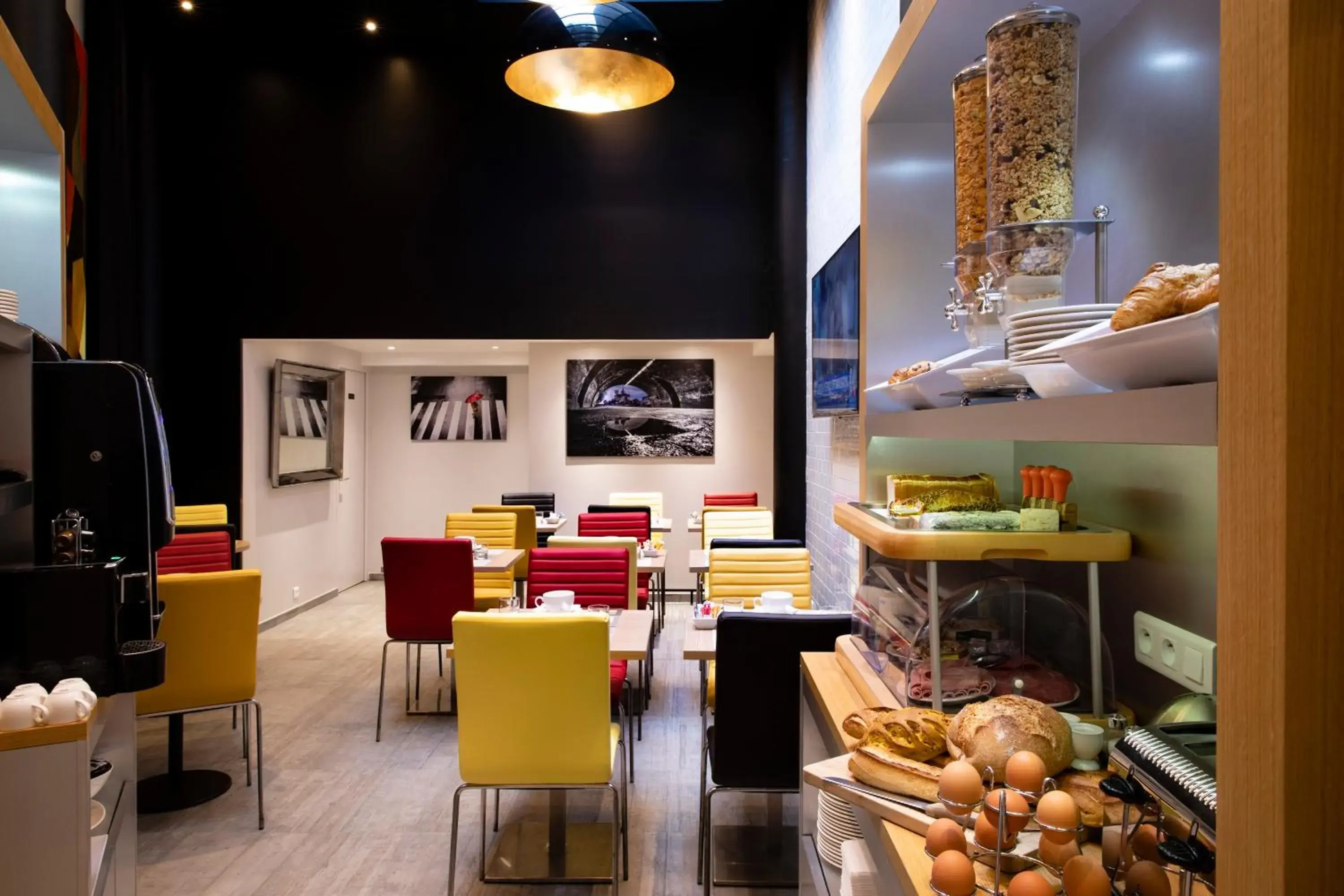 Restaurant/places to eat in Hotel Montparnasse Saint Germain