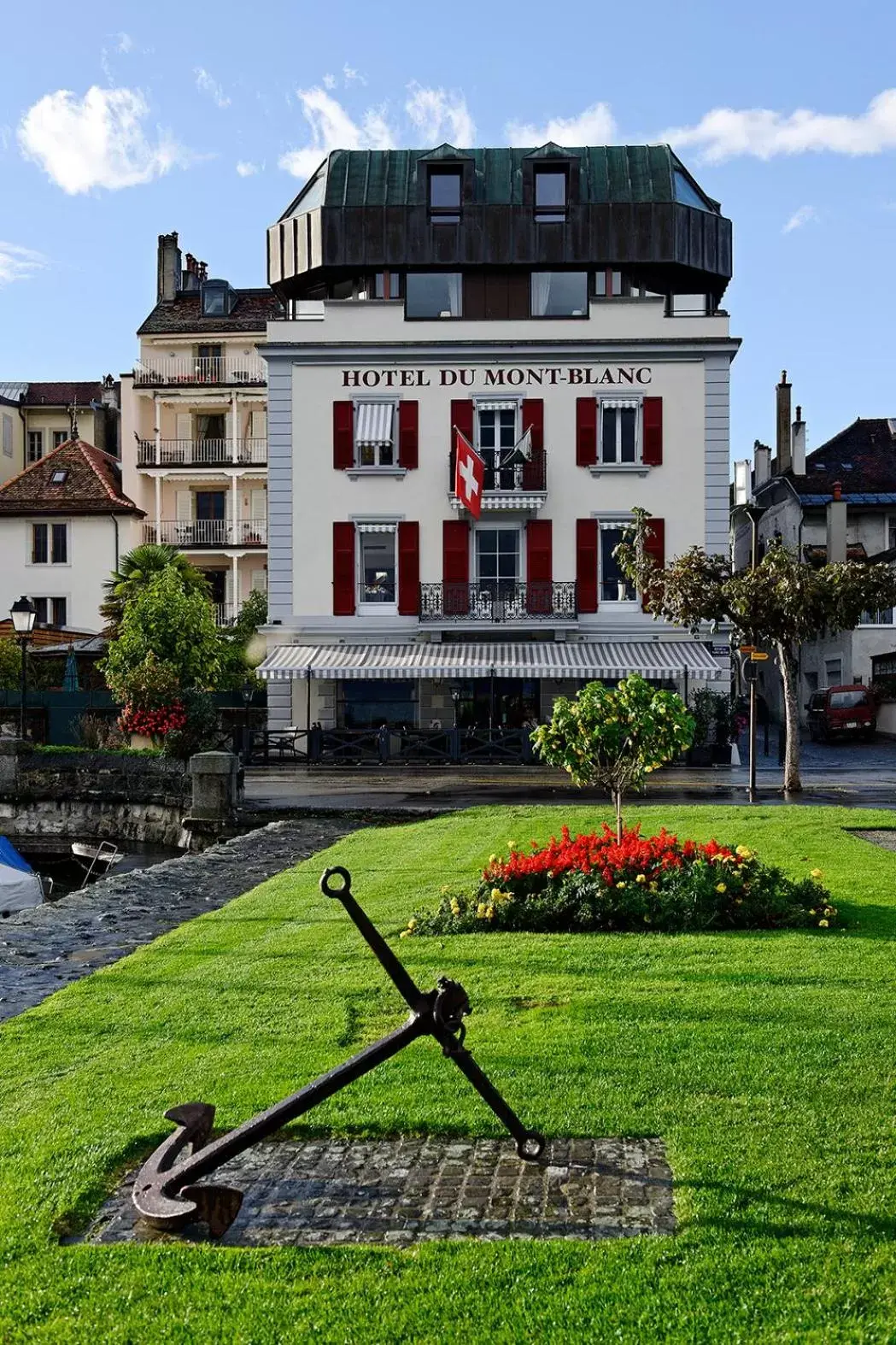 Facade/entrance, Property Building in Romantik Hotel Mont Blanc au Lac