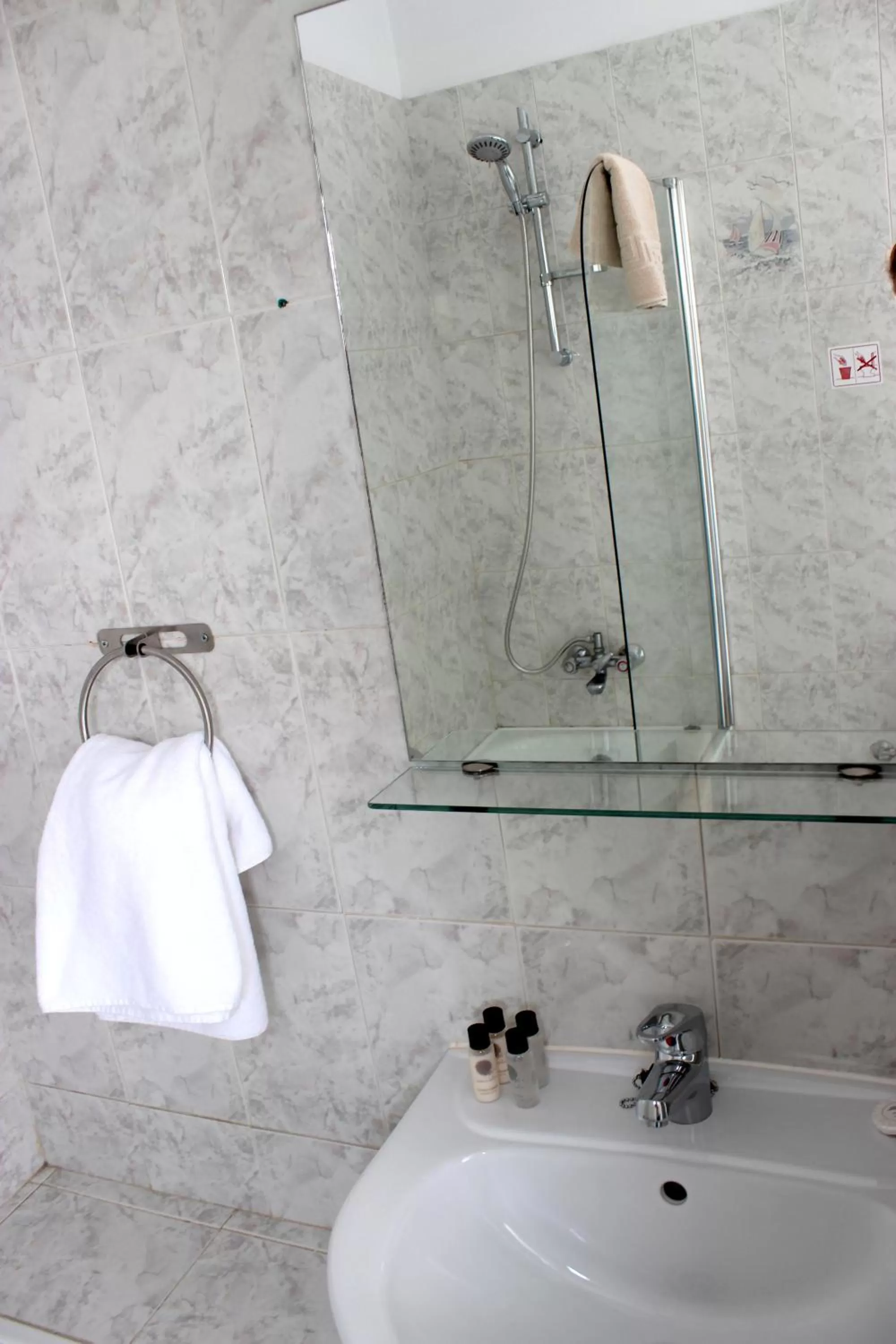 Bathroom in Flokkas Hotel Apartments