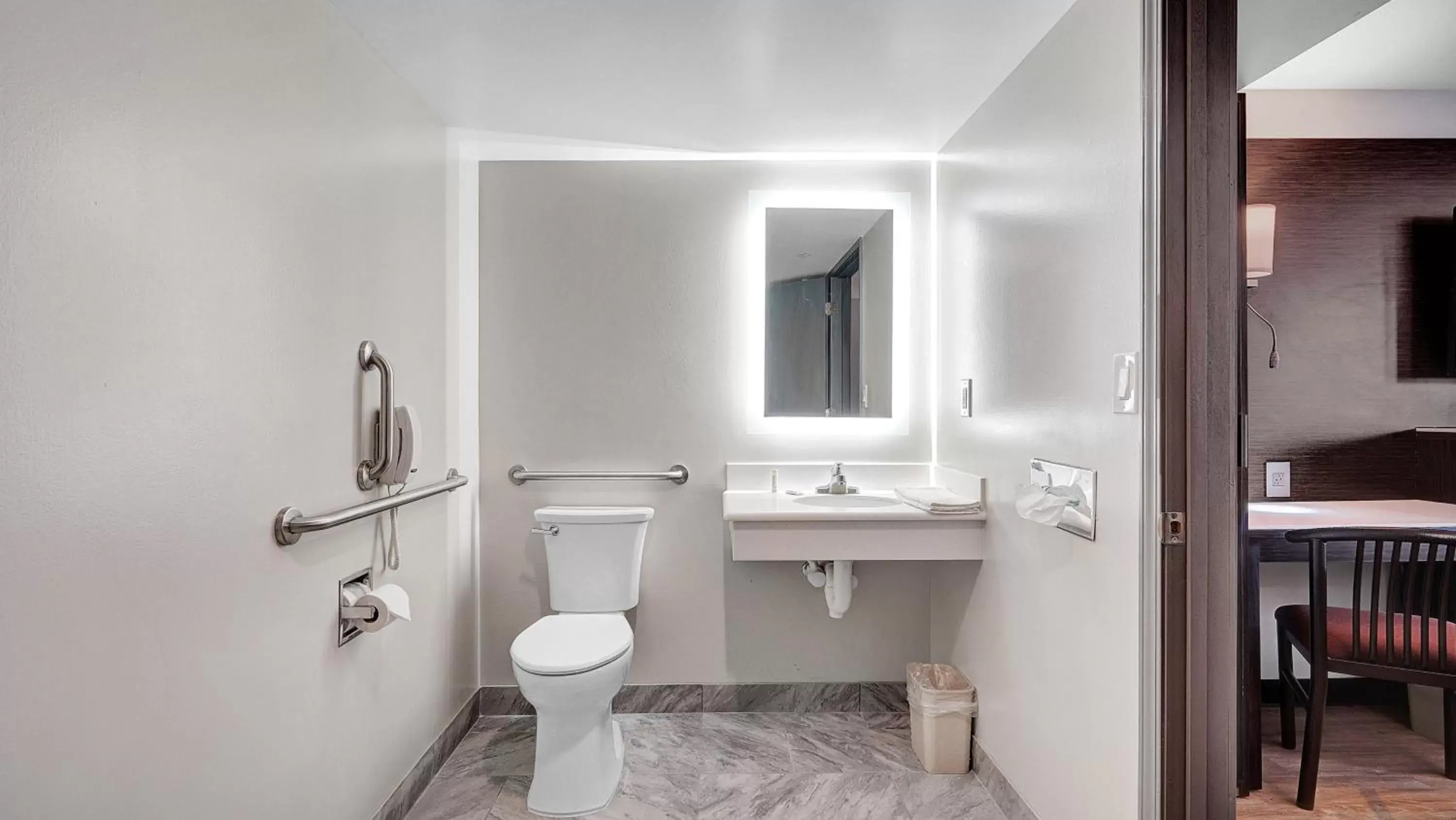 Bathroom in Days Inn & Suites by Wyndham Niagara Falls/Buffalo