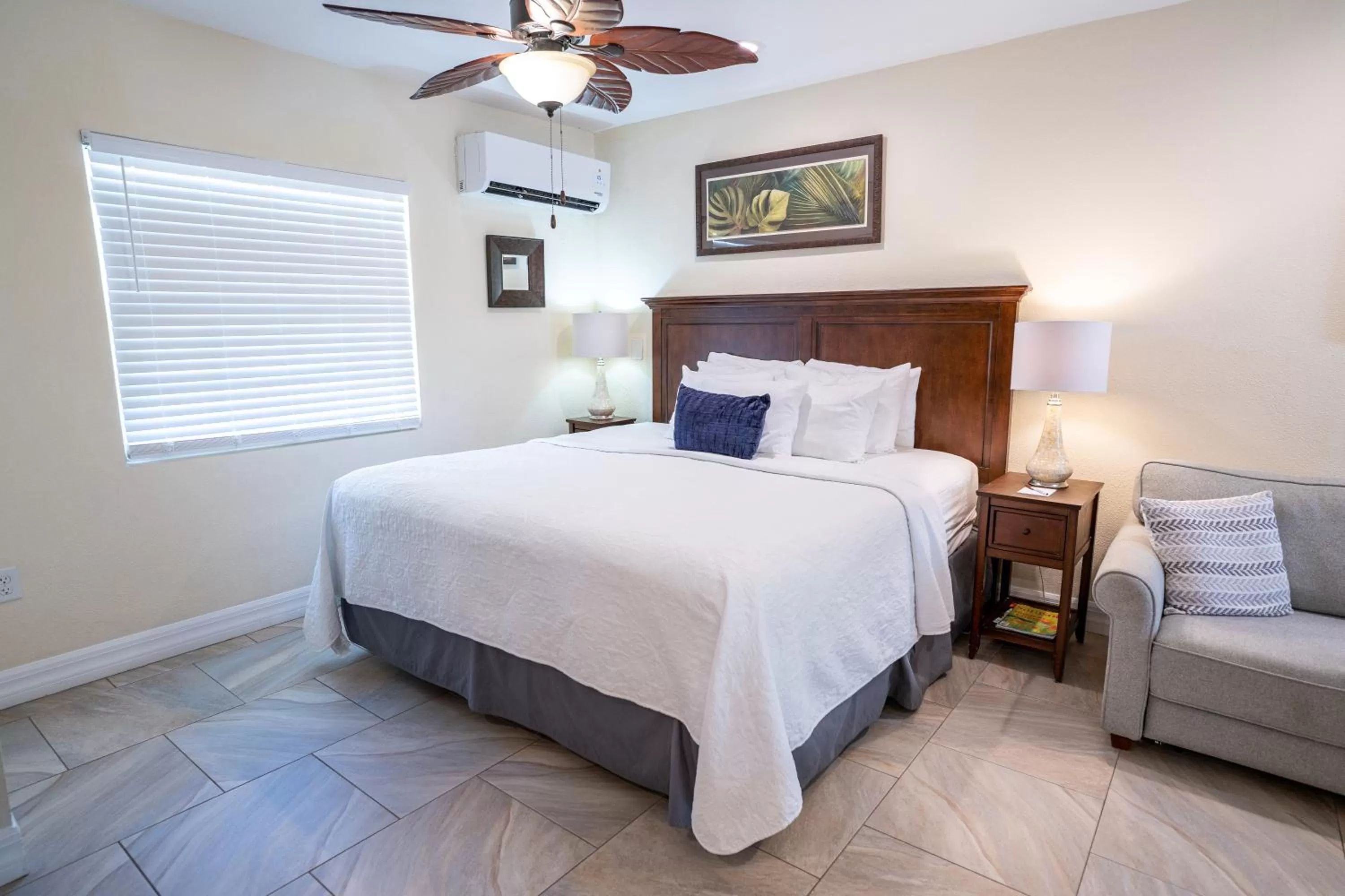 Bed in The Capri at Siesta