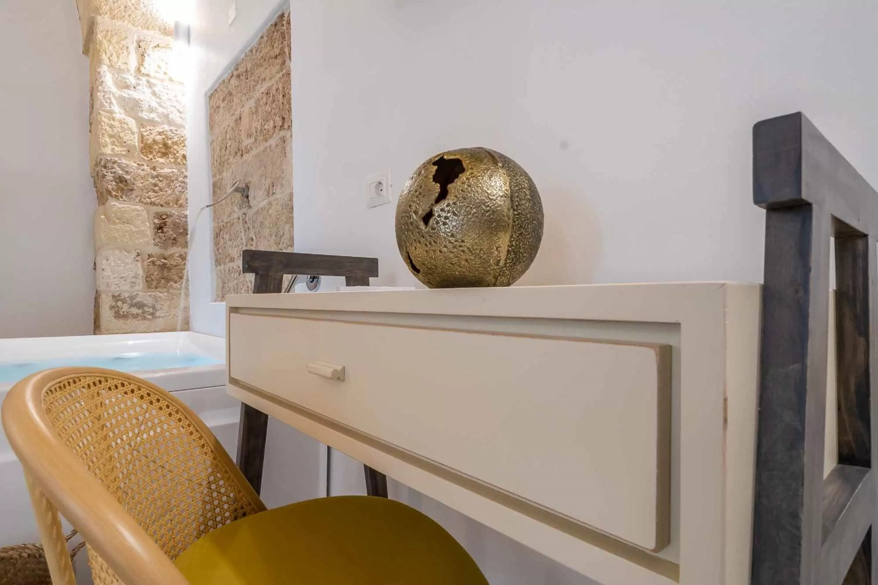 Decorative detail in Corte Janca