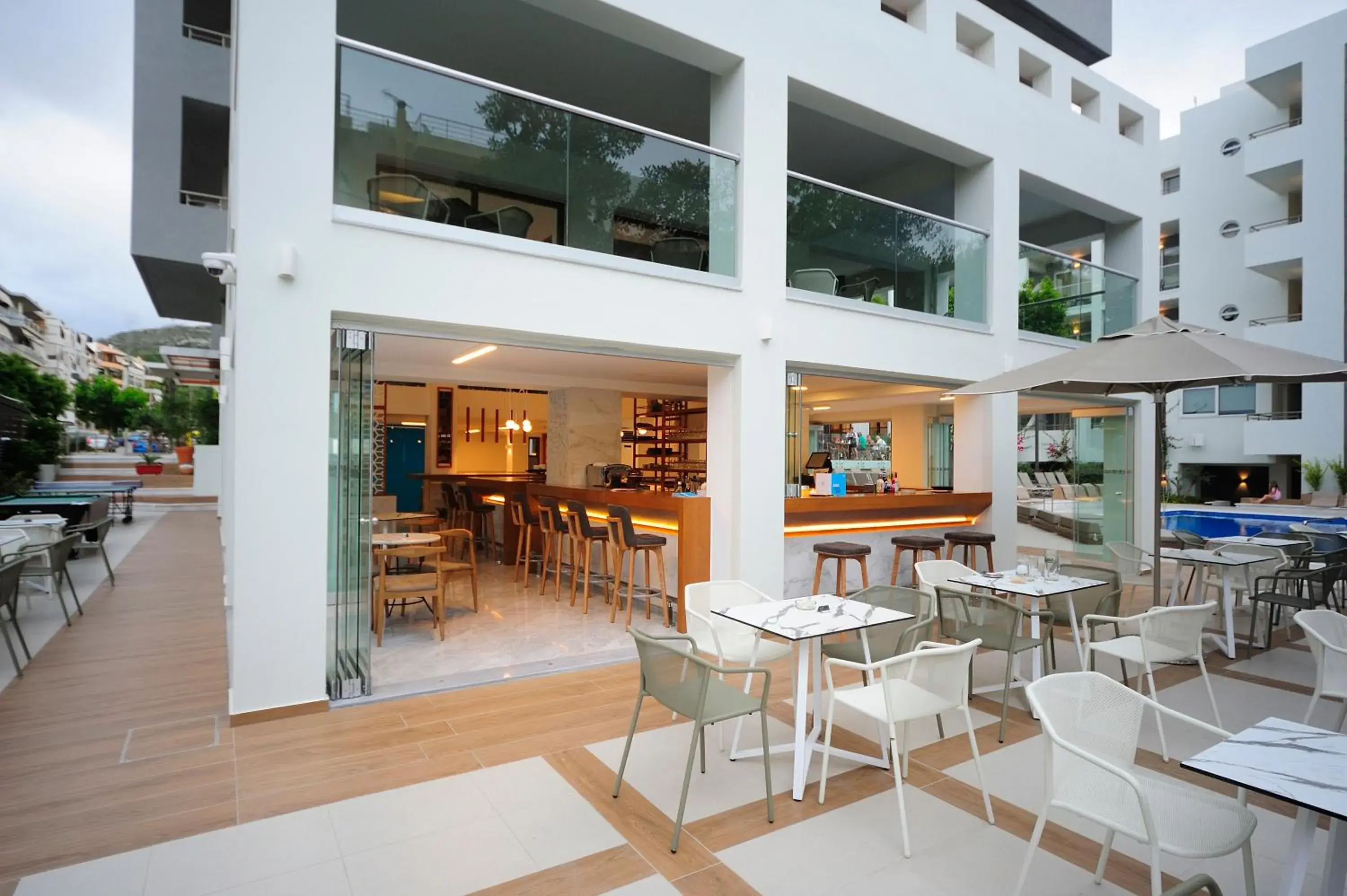 Lounge or bar, Restaurant/Places to Eat in Atrium Ambiance Hotel